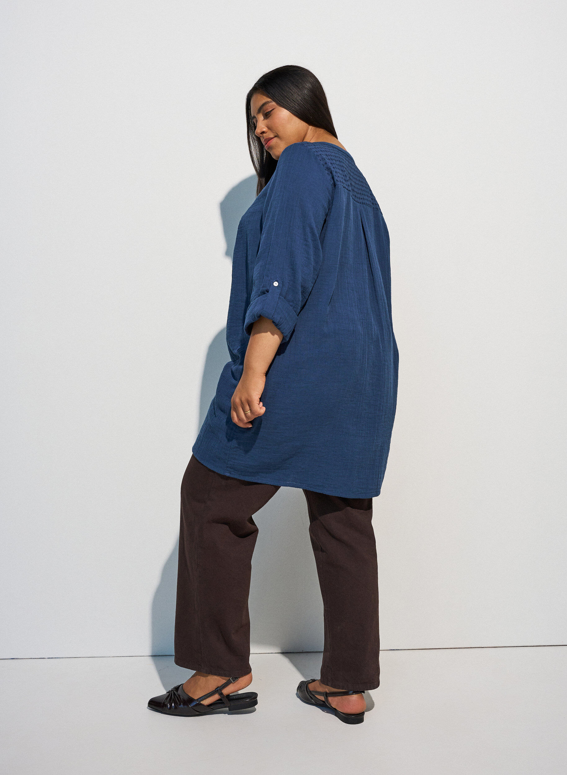 ZizziTunika i bomullsmuslin med broderie anglaise, Bl&aring;, Model image number 2