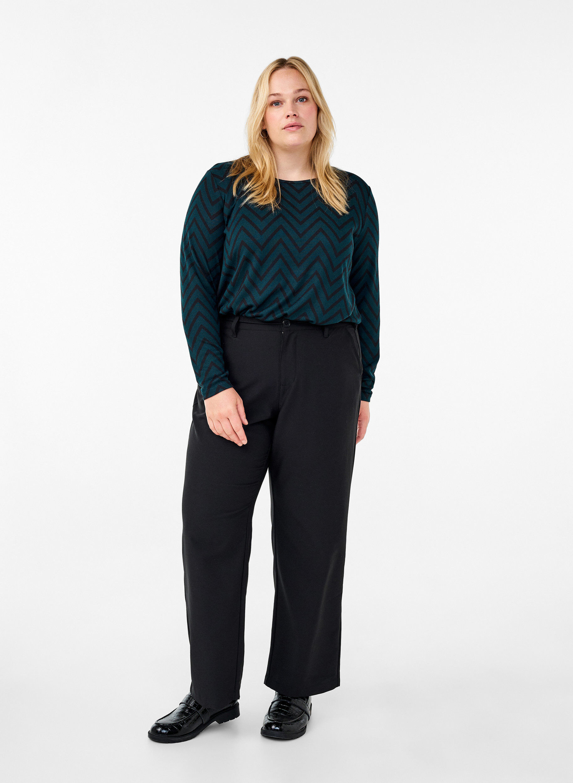 Zizzi M&ouml;nstrad blus med l&aring;nga &auml;rmar, Gr&ouml;n, Model image number 1