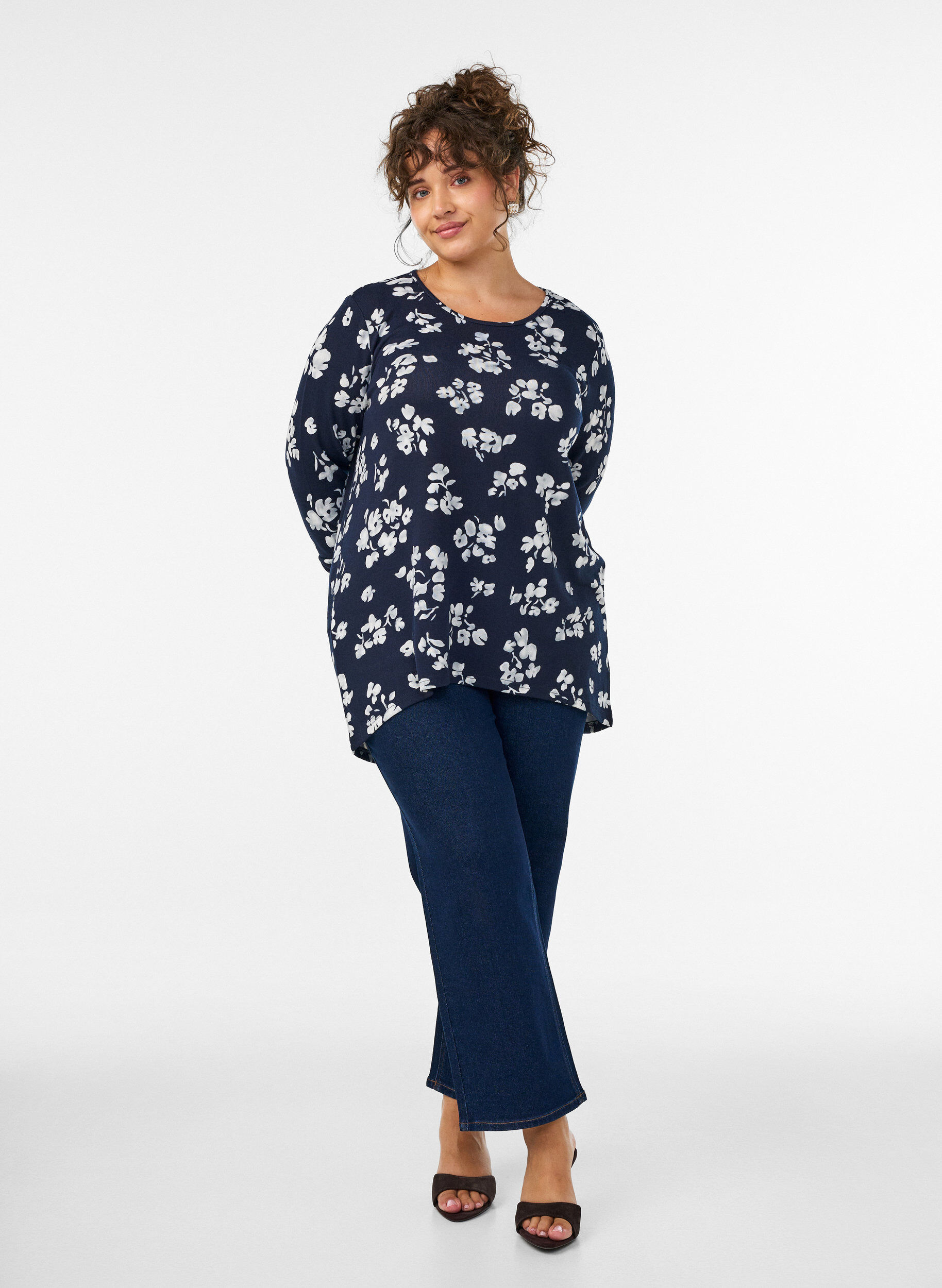 ZizziBlommig blus med l&aring;nga &auml;rmar, Bl&aring;, Model image number 1