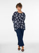 Blommig blus med l&aring;nga &auml;rmar, Bl&aring;, Model image number 1