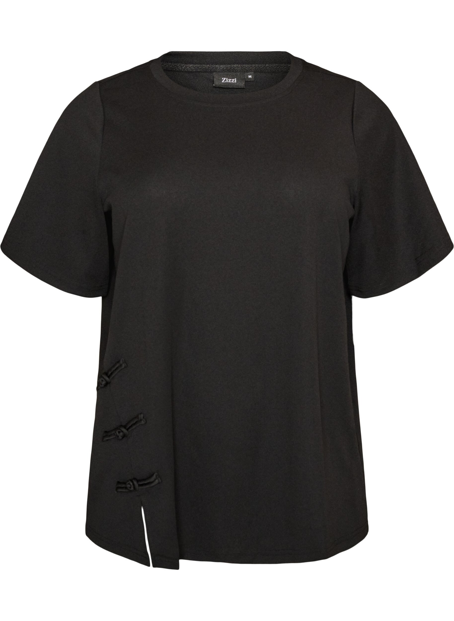 T-shirt med slitsar och dekorativ knutkn&auml;ppning