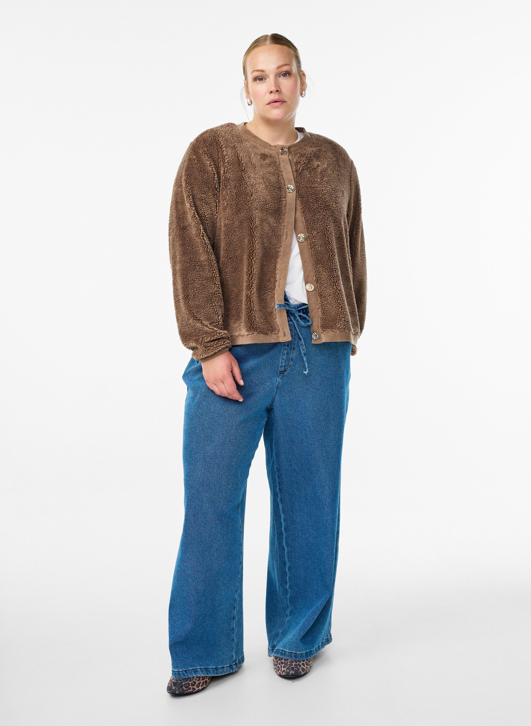 Zizzi Teddycardigan med dekorativa knappar, Brun, Model image number 1