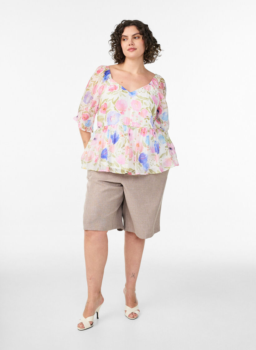 Blus i lyocell med blommigt m&ouml;nster och hj&auml;rtformad ringning, Vit, Model image number 1