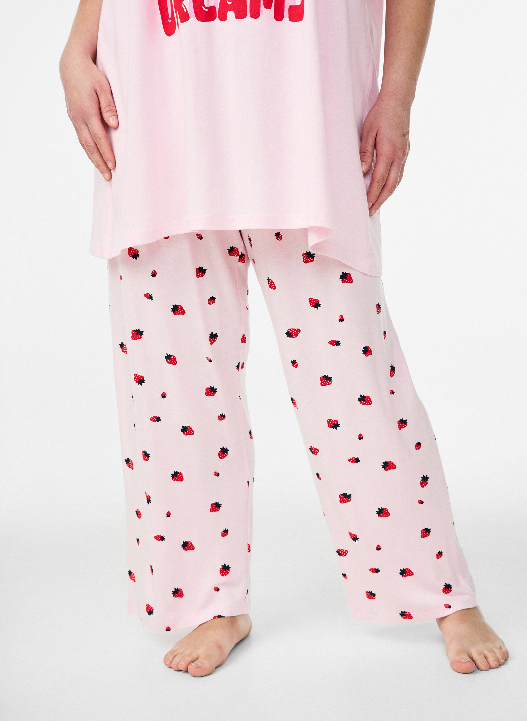 Zizzi Pyjamasbyxor i mjuk jersey med h&ouml;g midja och fruktm&ouml;nster, Rosa, Model image number 2