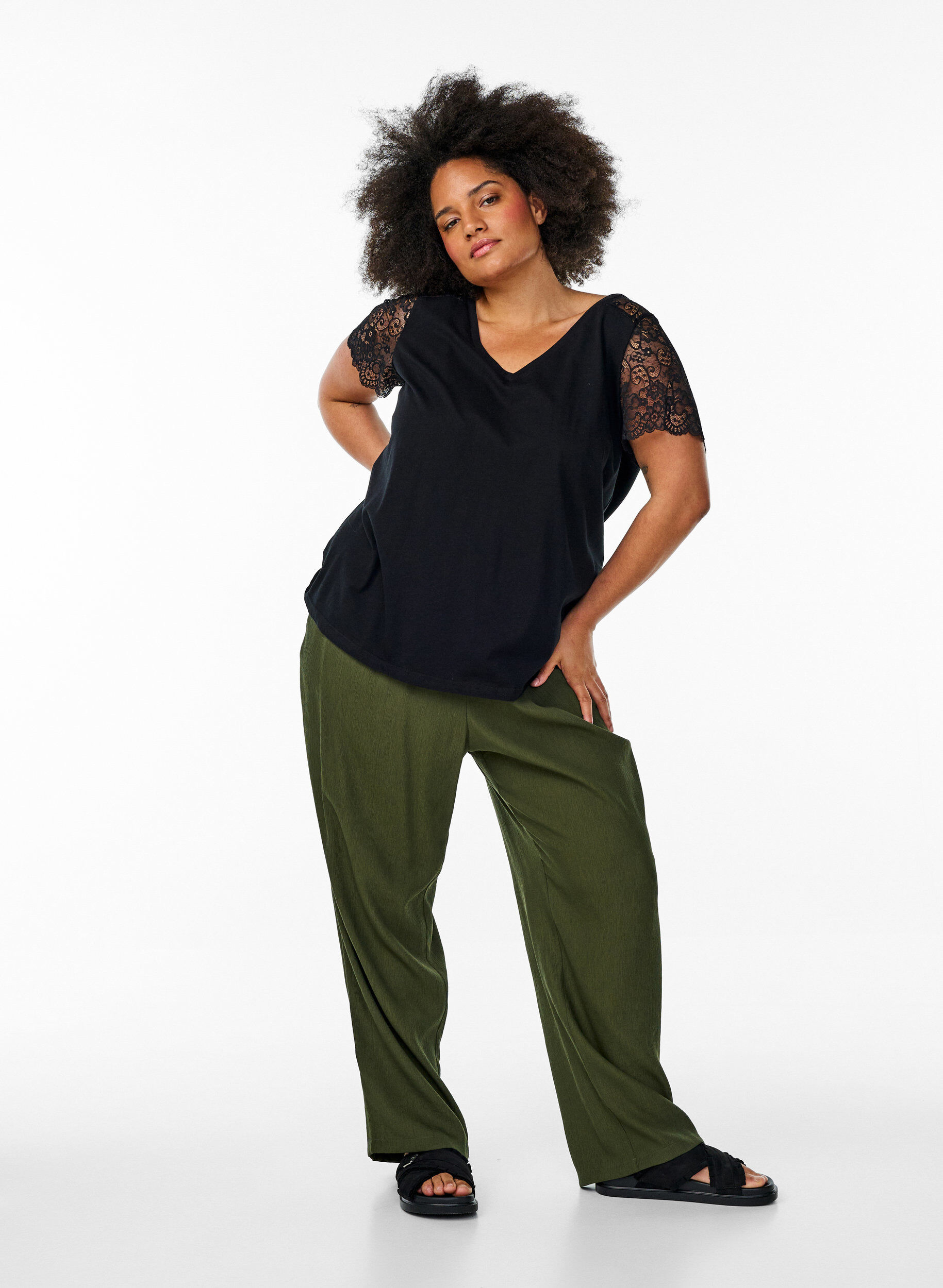 Zizzi T-shirt i bomull med korta &auml;rmar i spets, Svart, Model image number 1