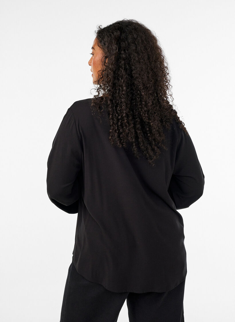 Blus i viskos med v-ringning och l&aring;nga &auml;rmar, Svart, Model image number 2