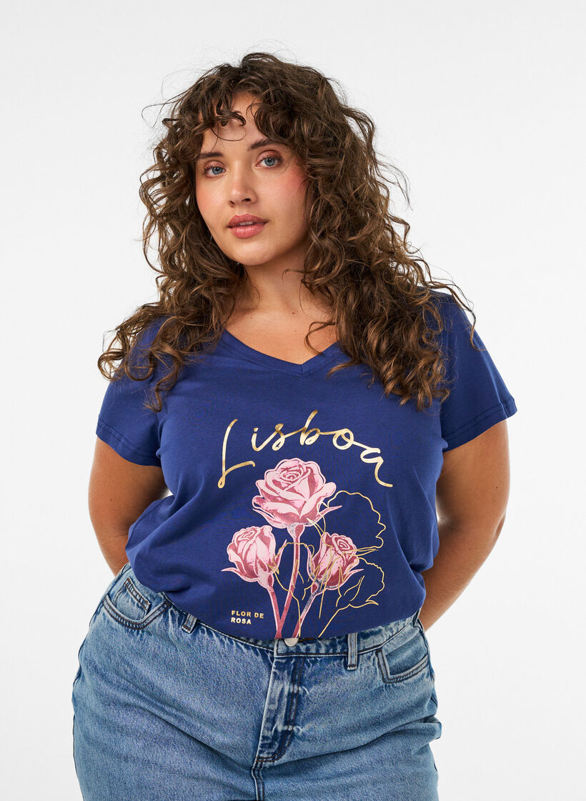 T-shirt i bomull med tryck framtill och v-ringning, Bl&aring;, Model image number 0