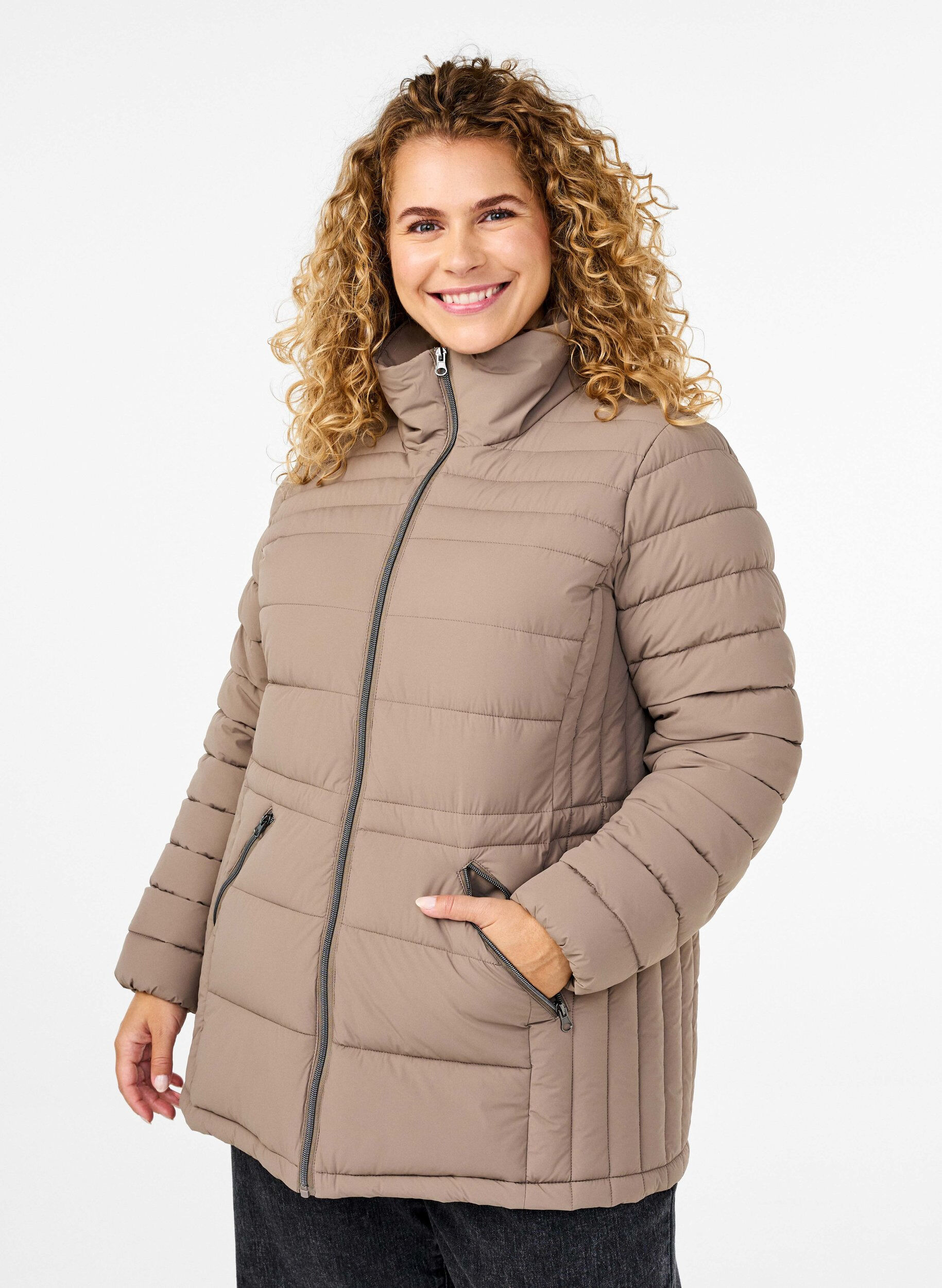 Kort pufferjacka med fickor, Beige, Model