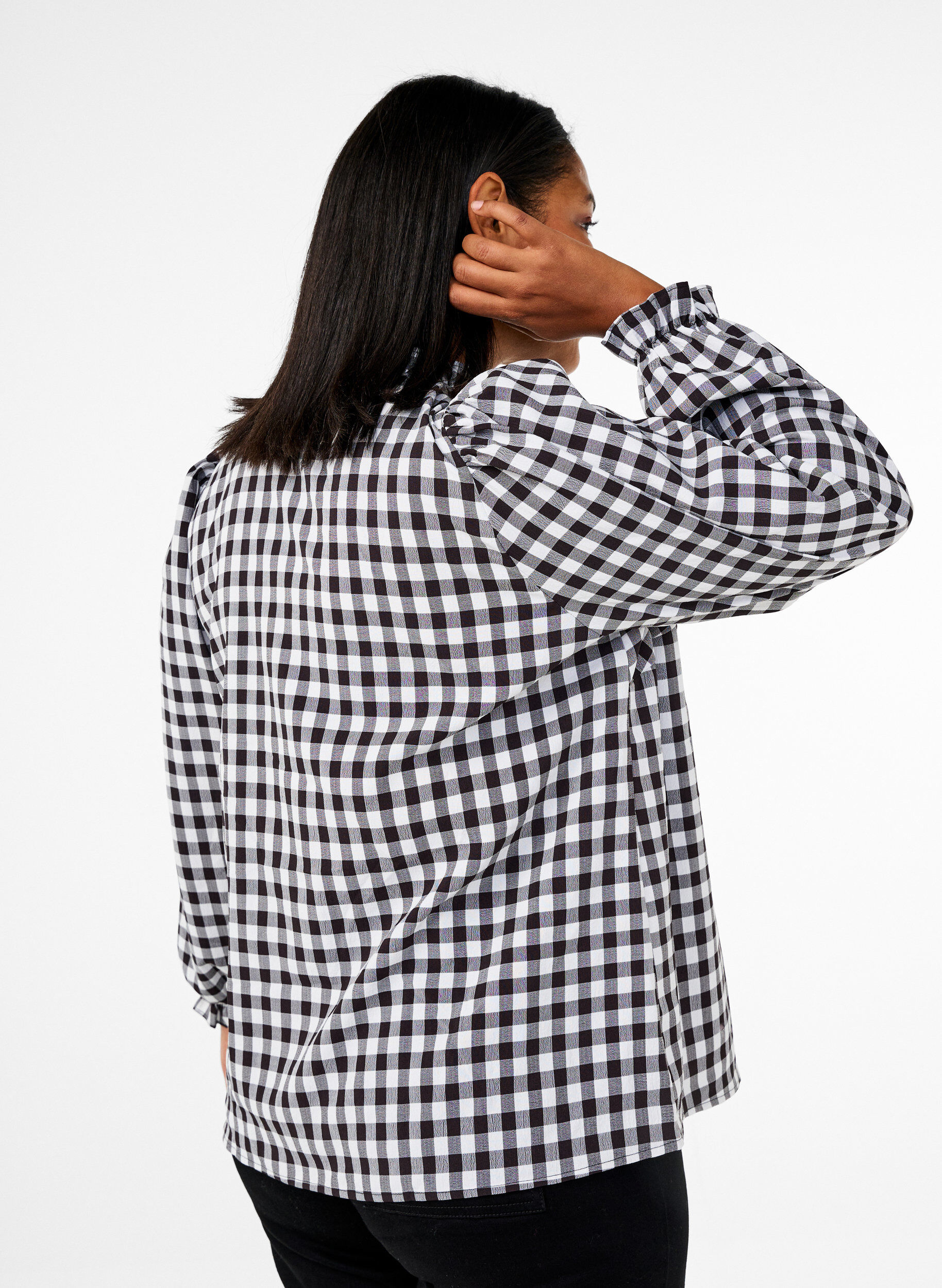 Zizzi Rutig skjortblus med volangdetaljer, Black/W. Gingham, Model image number 1