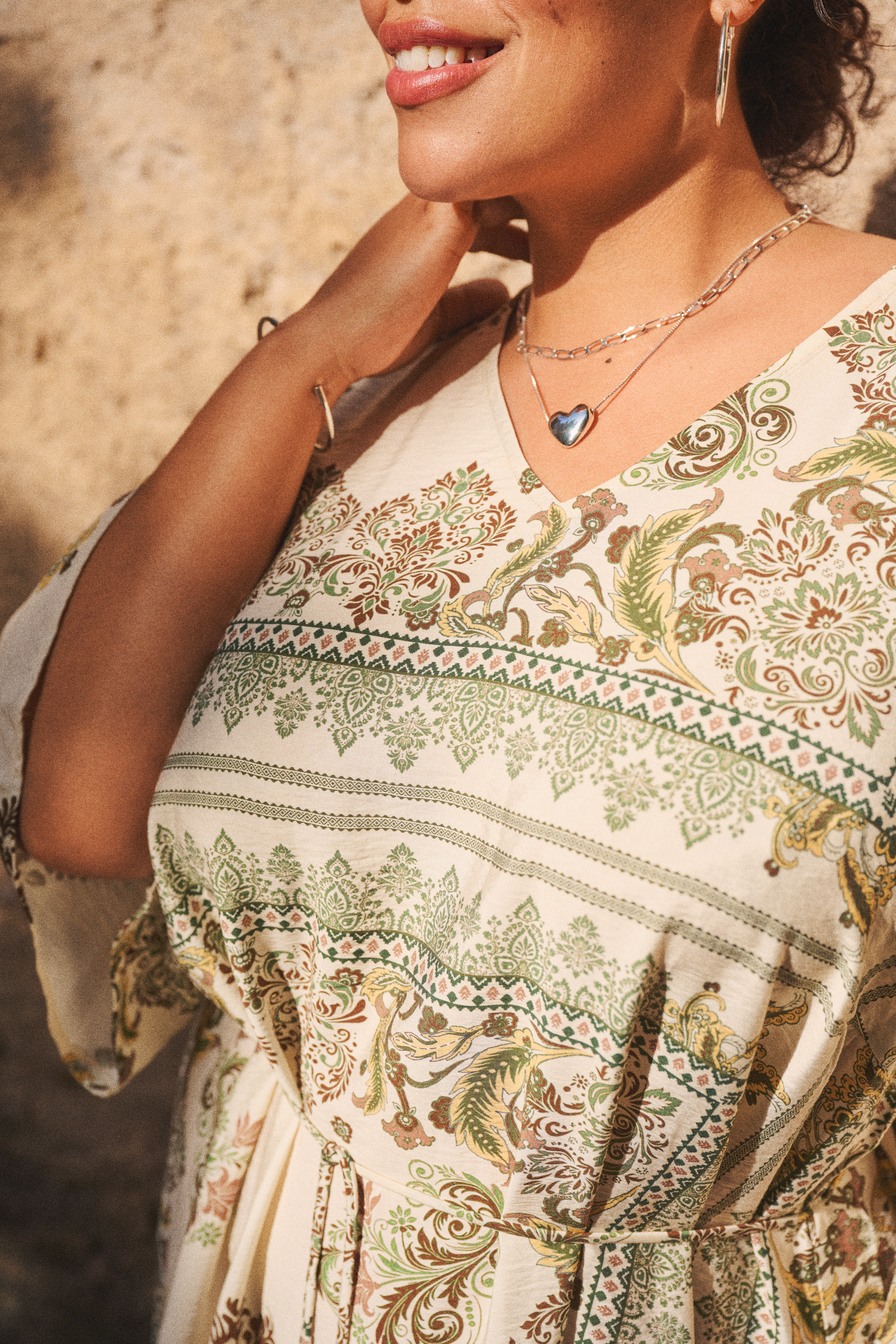 Zizzi M&ouml;nstrad kl&auml;nning i gr&ouml;na toner, , Model