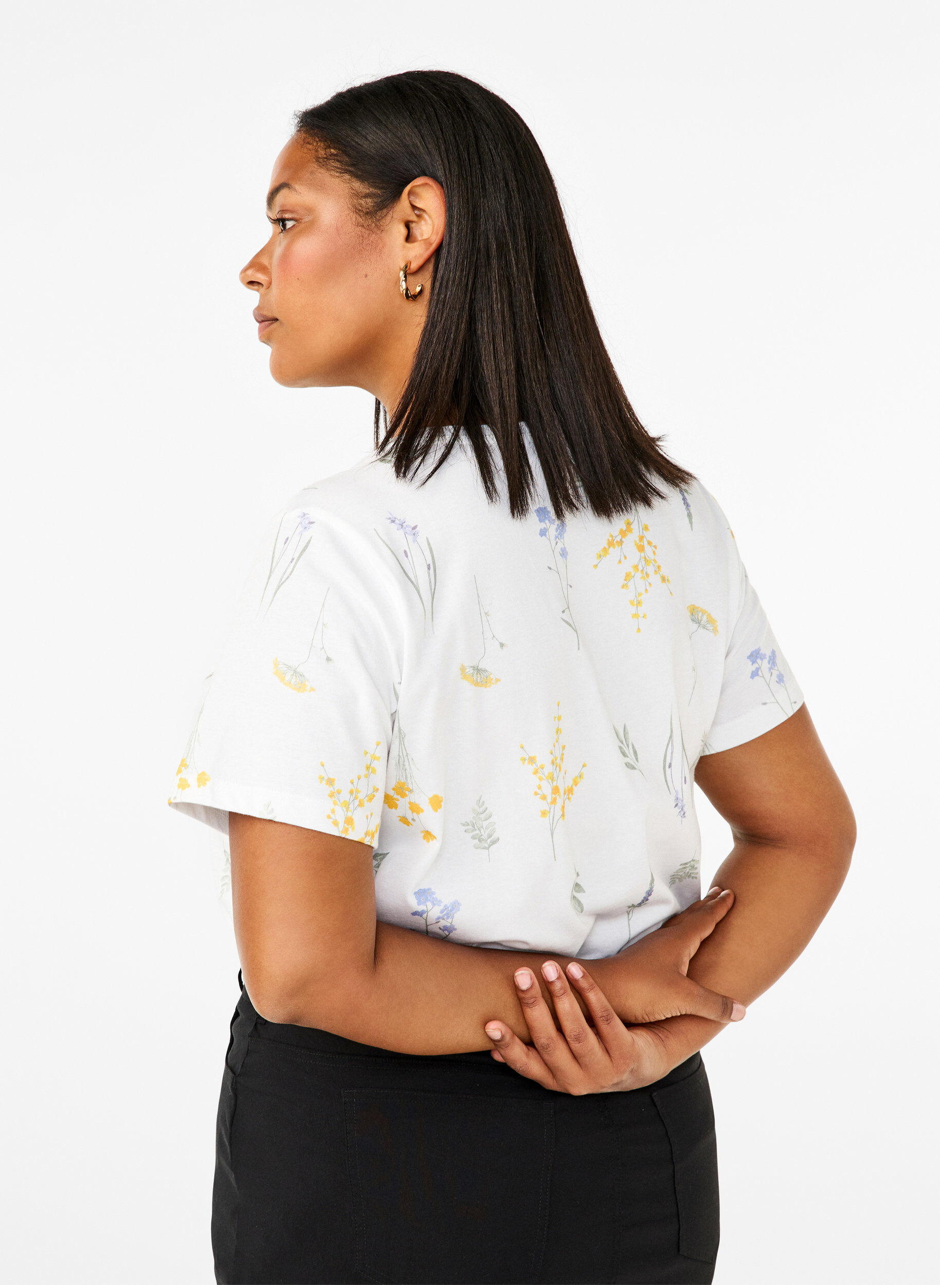 Zizzi T-shirt i ekologisk bomull med blommigt tryck, Bright W. AOP, Model image number 1