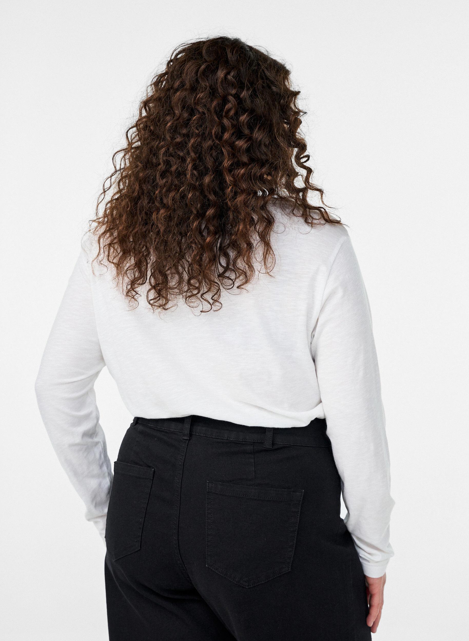 Zizzi FLASH - L&aring;ng&auml;rmad t-shirt med v-ringning och knappar, Vit, Model image number 2