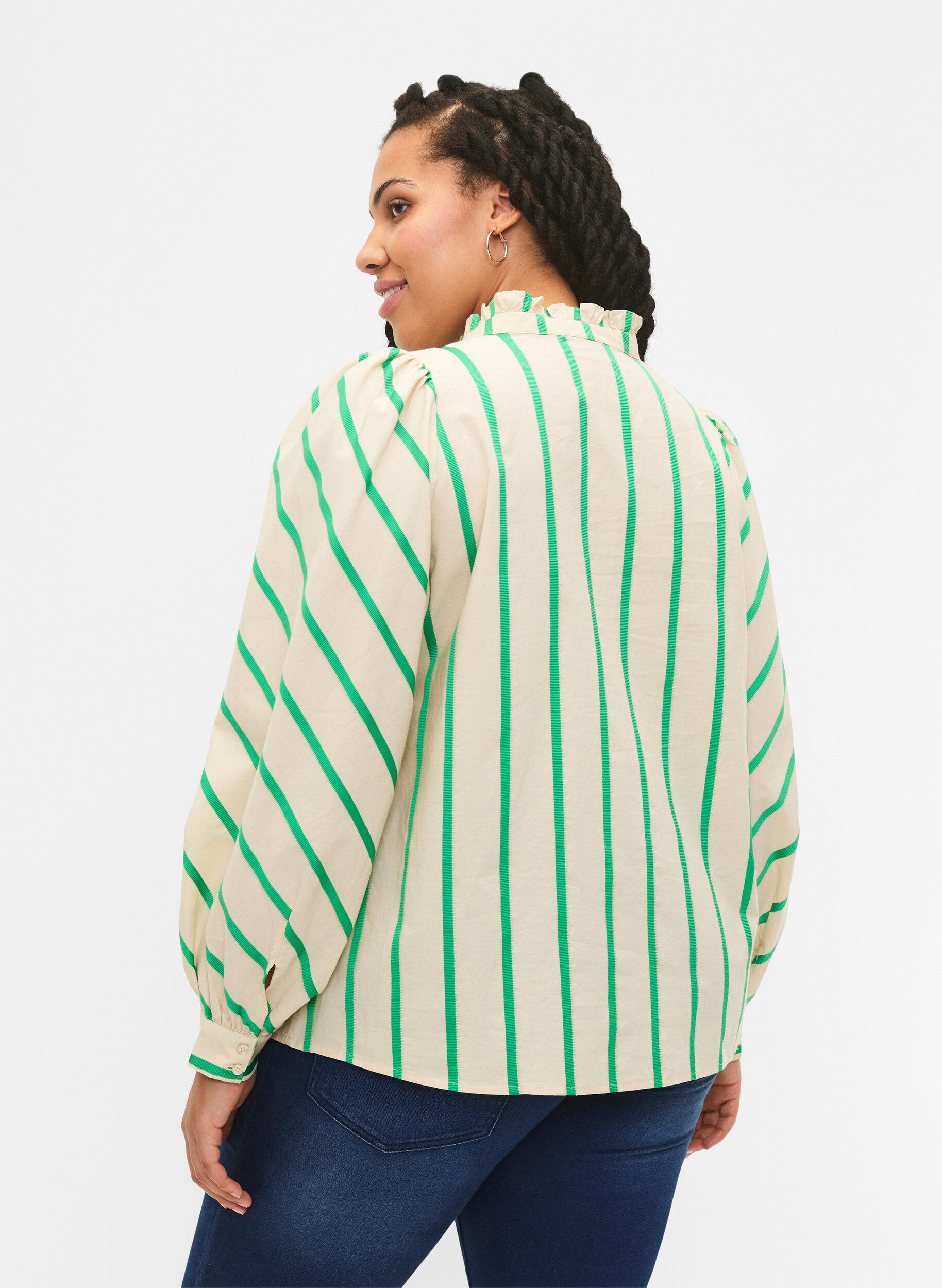 Zizzi Randig blus av bomullskjortmodell med volangkrage, Beige Green Stripe, Model image number 1