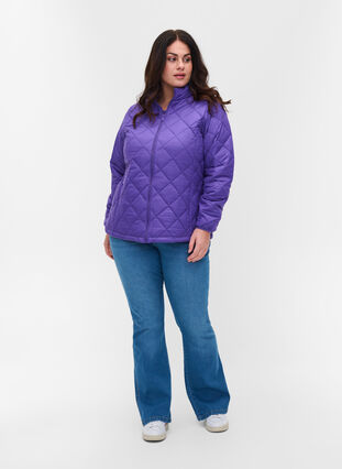 Quiltad lättviktsjacka med dragkedja och fickor, Ultra Violet, Model image number 3