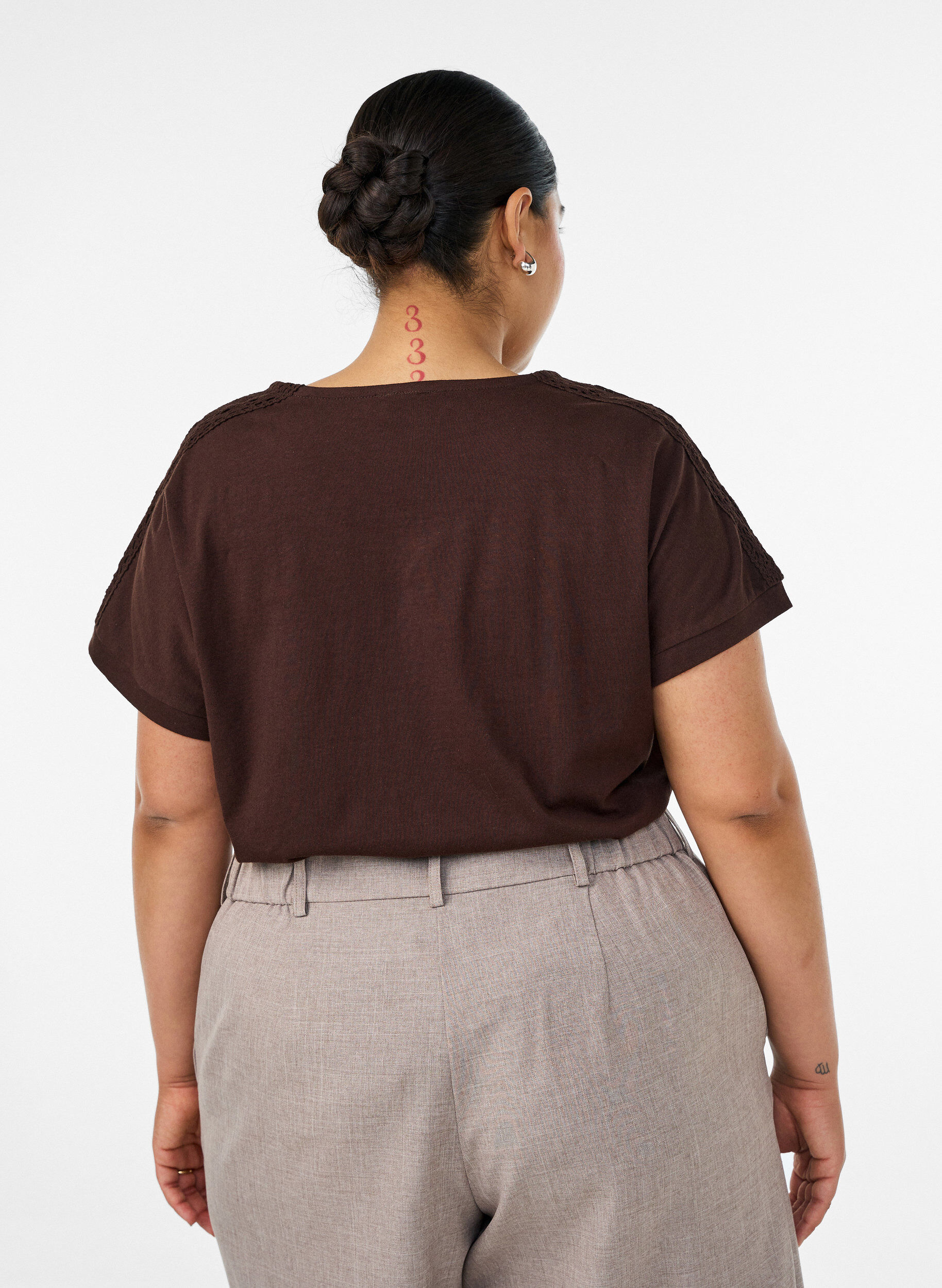 ZizziT-shirt i bomull med virkad detalj, Brun, Model image number 2