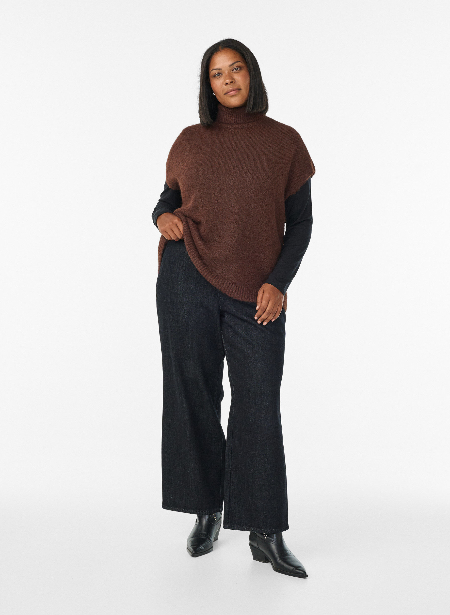 Zizzi &Auml;rml&ouml;s stickad v&auml;st med polokrage, Brun, Model image number 1