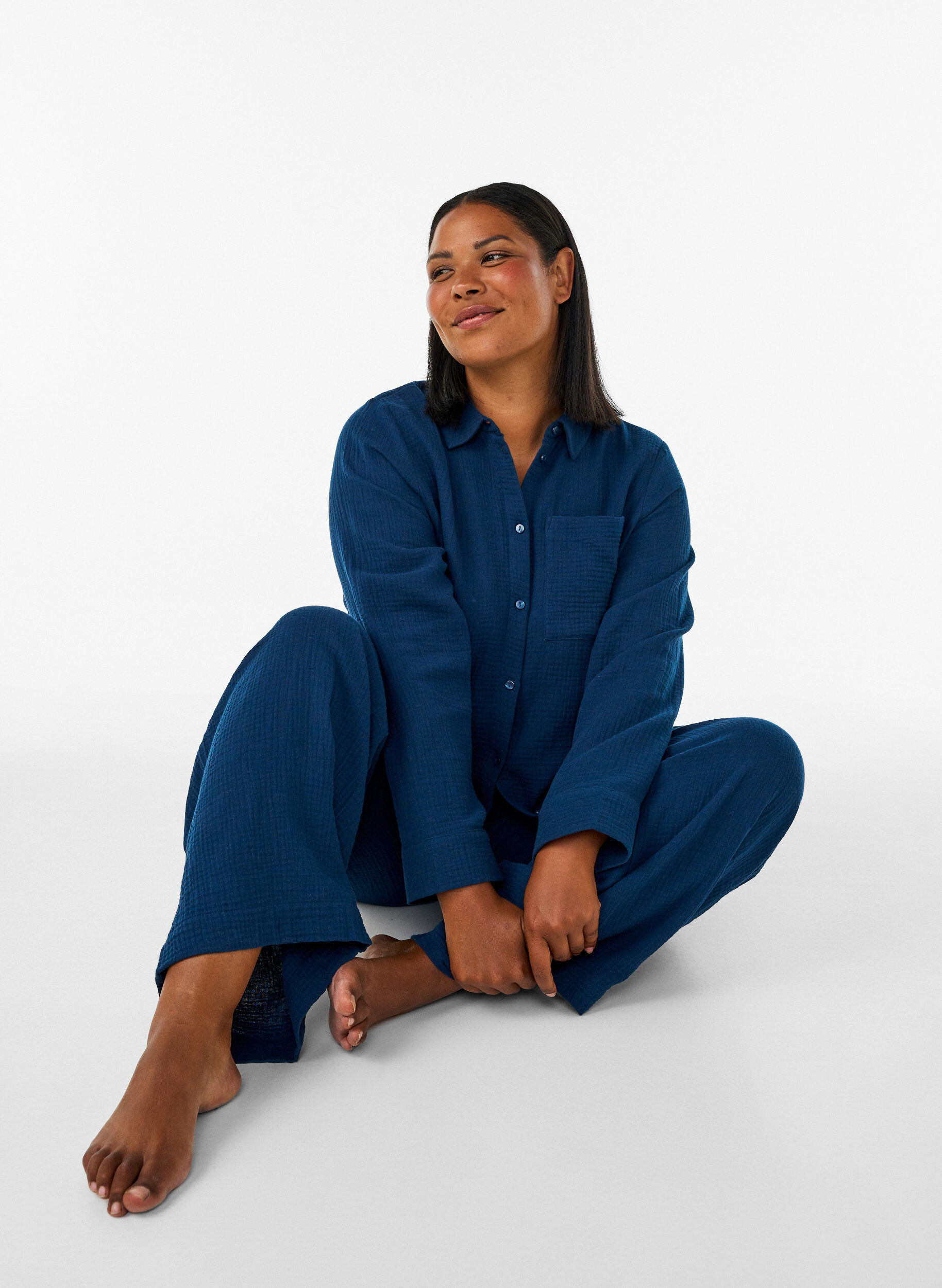 ZizziNattskjorta i bomullsmuslin med l&aring;nga &auml;rmar, Bl&aring;, Model image number 3