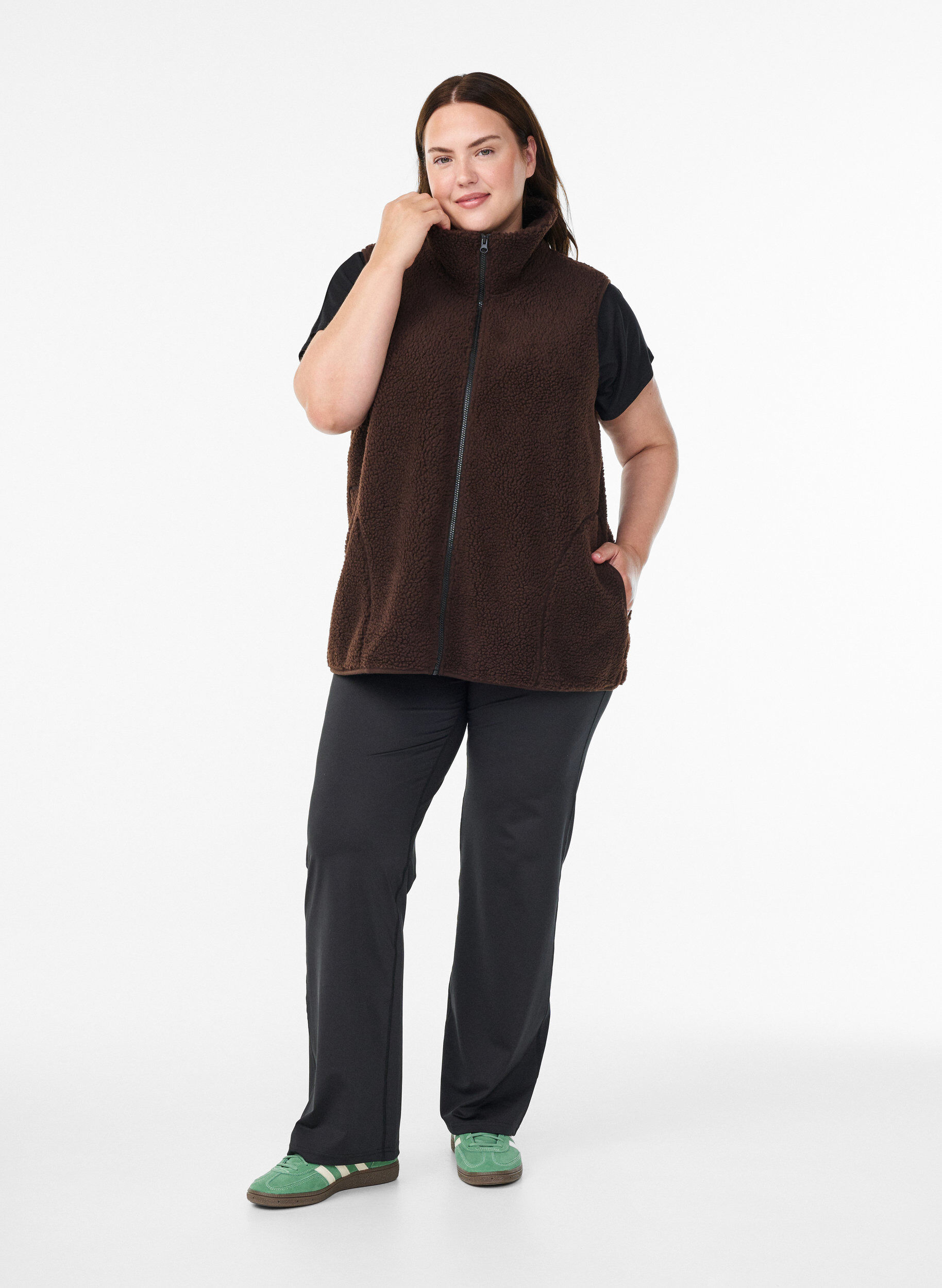 Zizzi Teddyfleecev&auml;st med dragkedja och fickor, Brun, Model image number 1