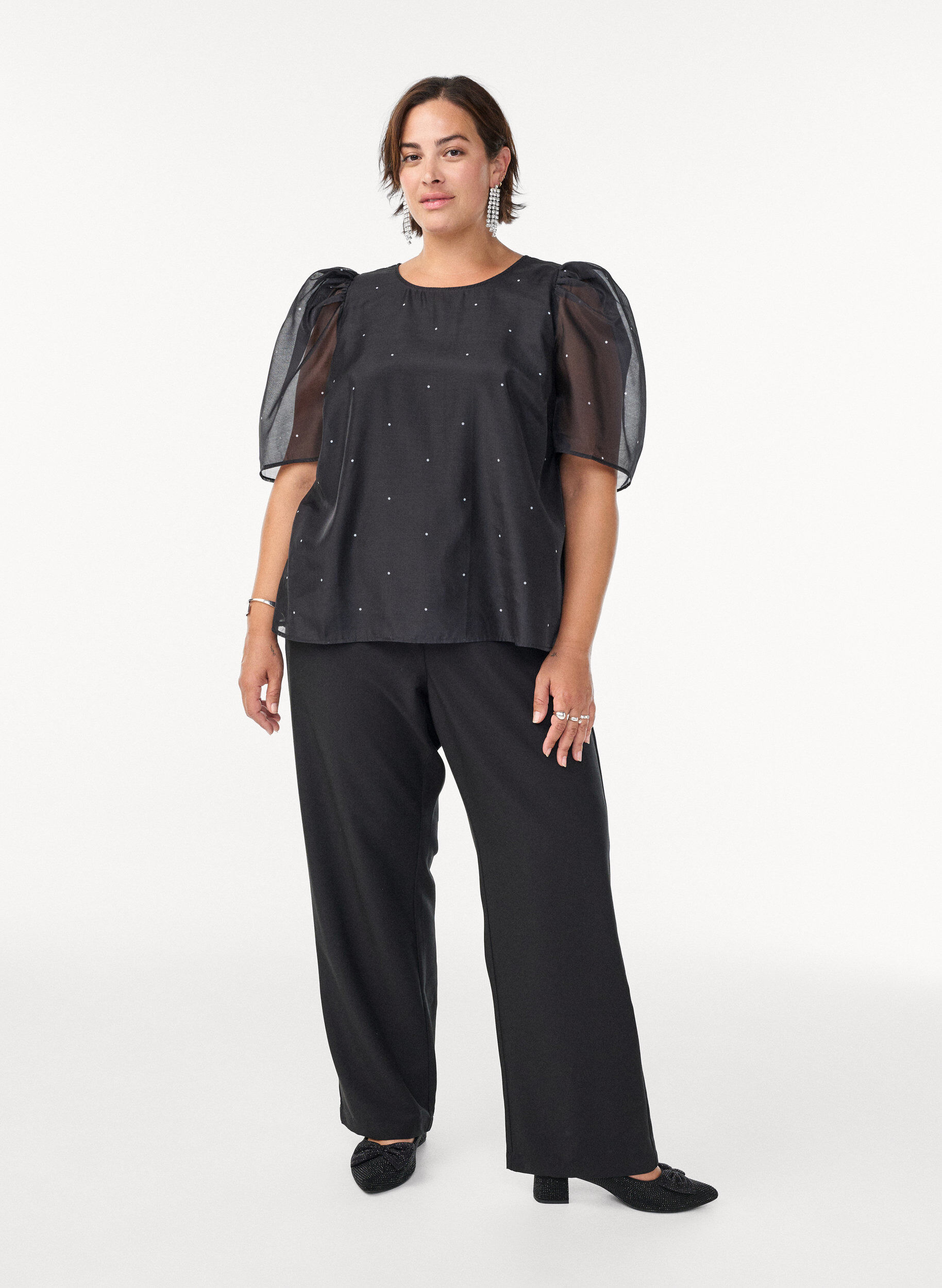 Zizzi Festblus i organza-look med prickar, Svart, Model image number 1