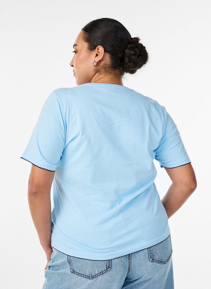 T-shirt i bomull med v&aring;giga kontrasterande kanter, Bl&aring;, Model image number 2