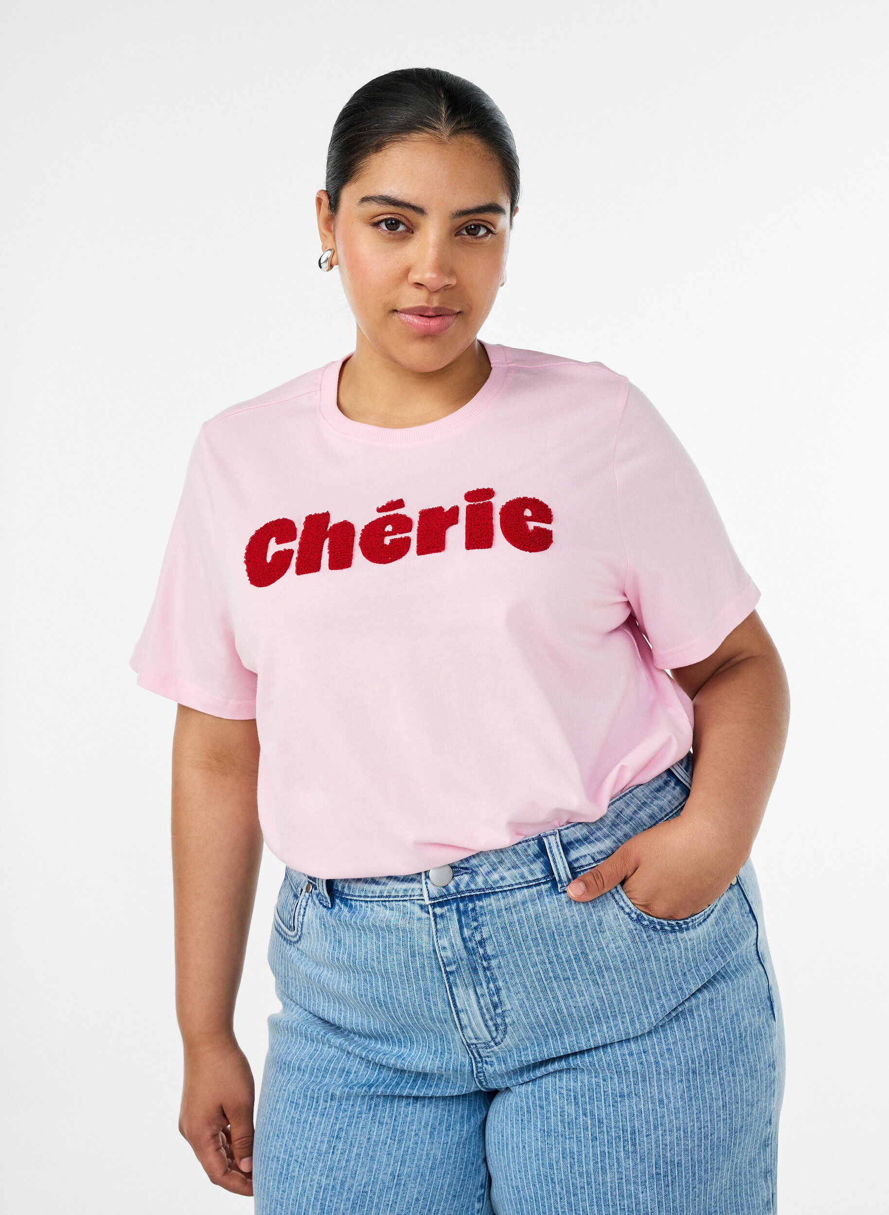 T-shirt i ekologisk bomull med tryck framtill, Rosa, Model