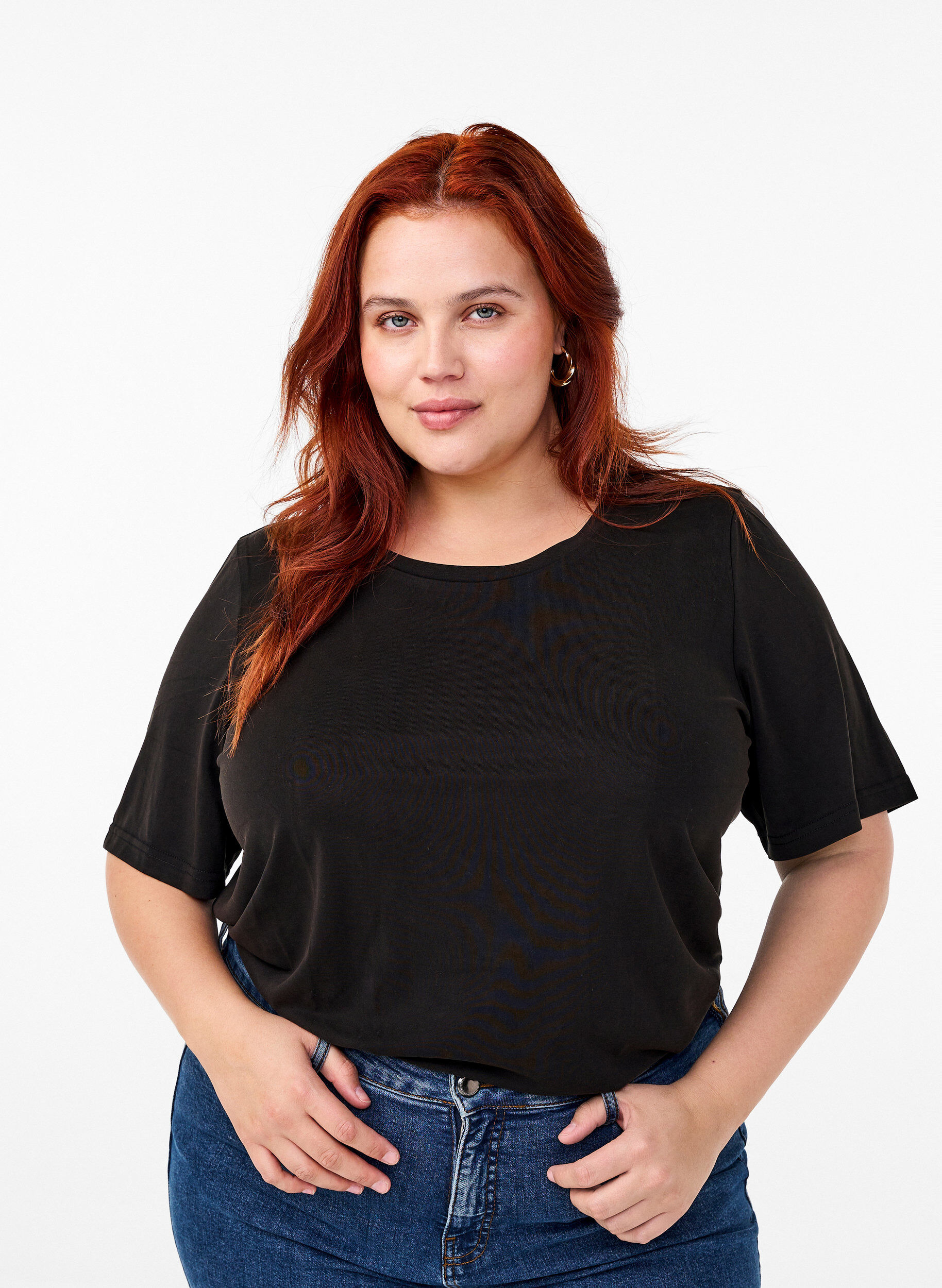 Zizzi T-shirt i TENCEL&trade; Modal med rund halsringning, Svart, Model image number 0