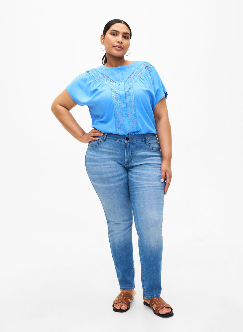 Blus i viskos med spetskant, Marina, Model image number 2