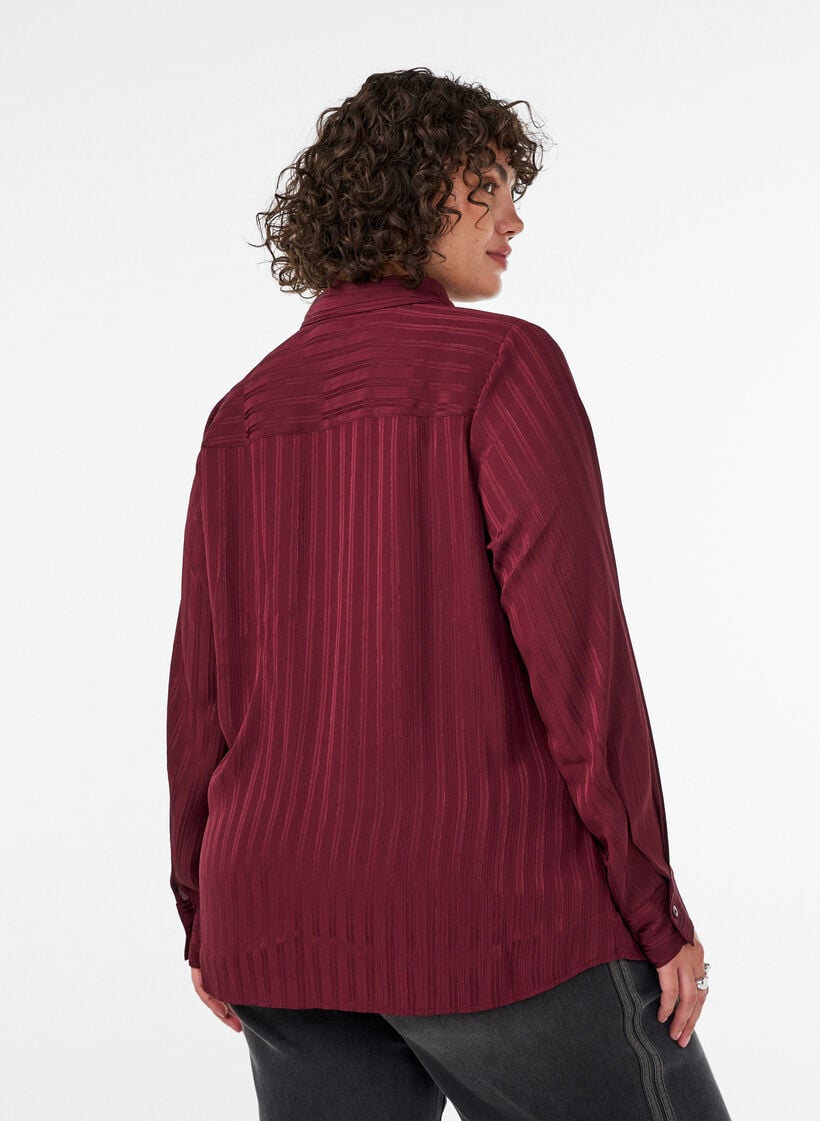 Skjorta med texturerade r&auml;nder och glittertr&aring;dar, R&ouml;d, Model image number 2