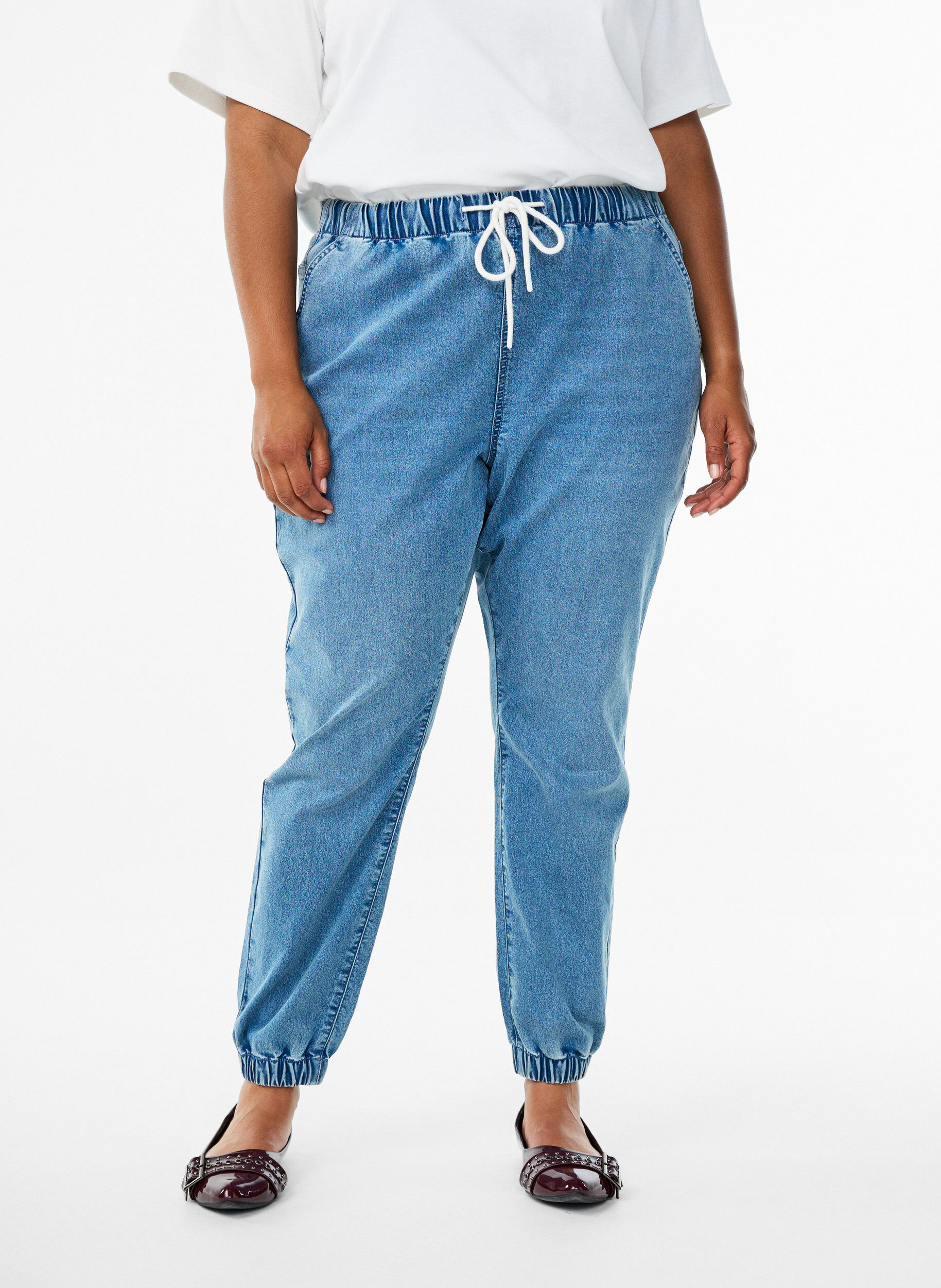 ZizziJoggingbyxor i denim med fickor, Bl&aring;, Model image number 3