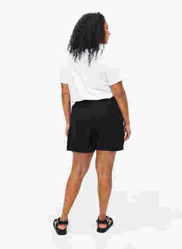 Löst sittande shorts i viskos, Black, Model image number 1