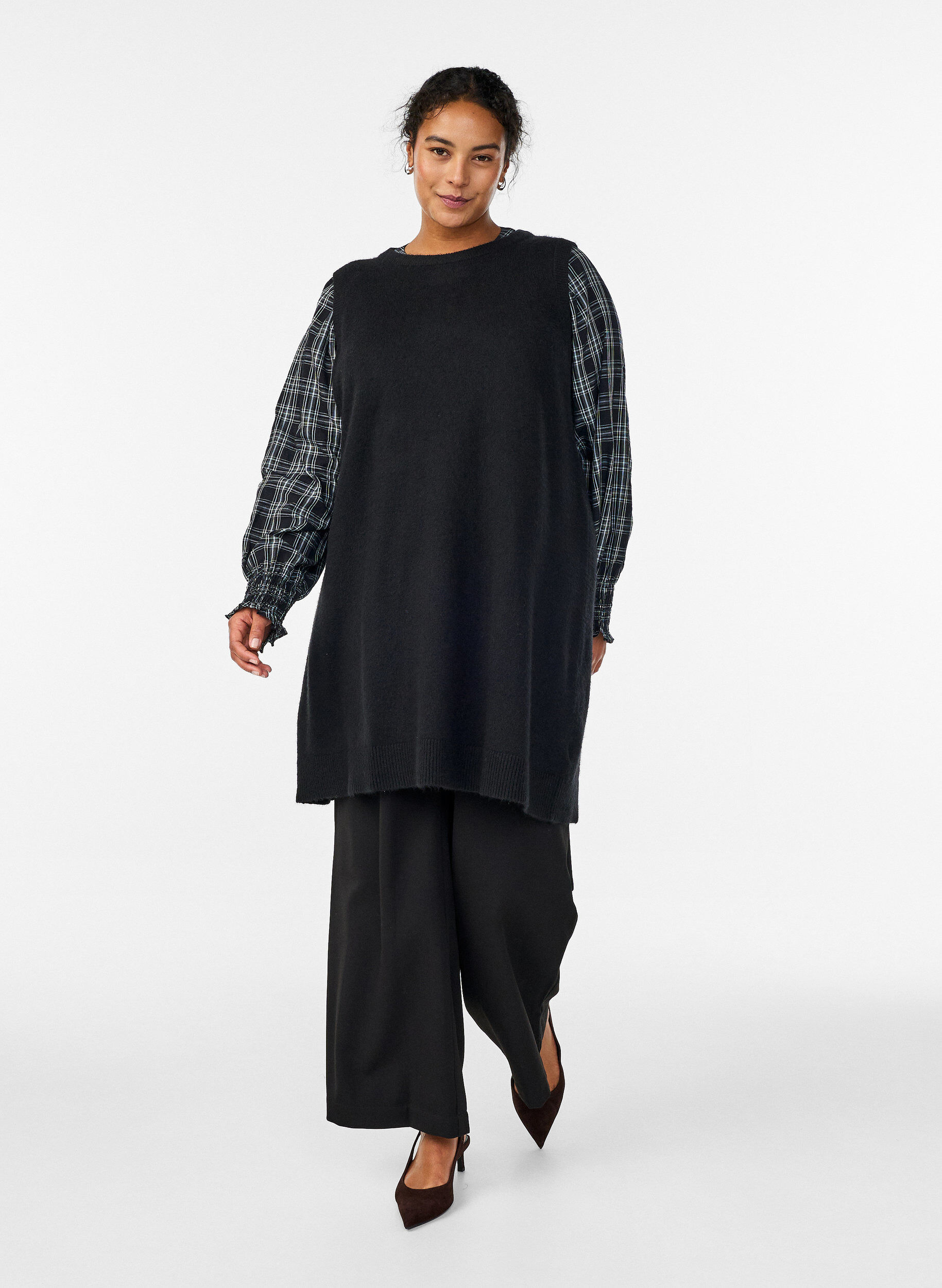 Zizzi Kort &auml;rml&ouml;s stickad kl&auml;nning, Svart, Model image number 1