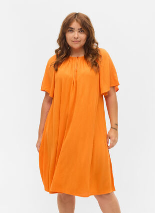 Kortärmad klänning i viskos, Orange Peel, Model image number 0