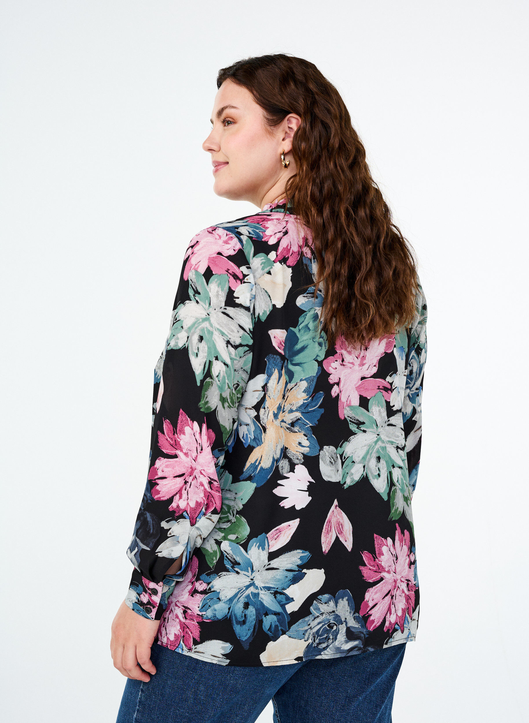 Zizzi L&aring;ng&auml;rmad blus med blommigt tryck, Rose Flower AOP, Model image number 1