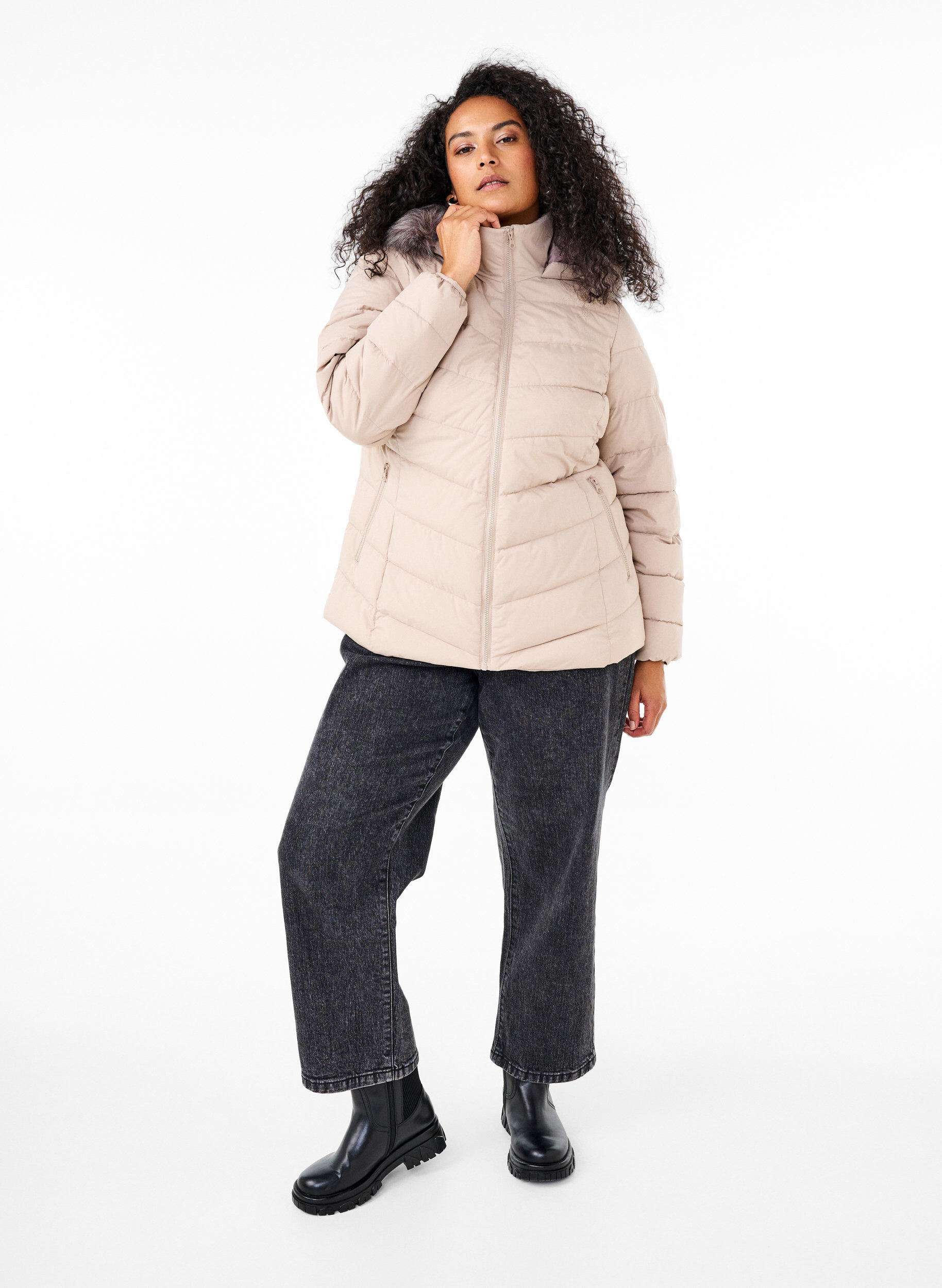ZizziKort pufferjacka med huva, Beige, Model image number 1