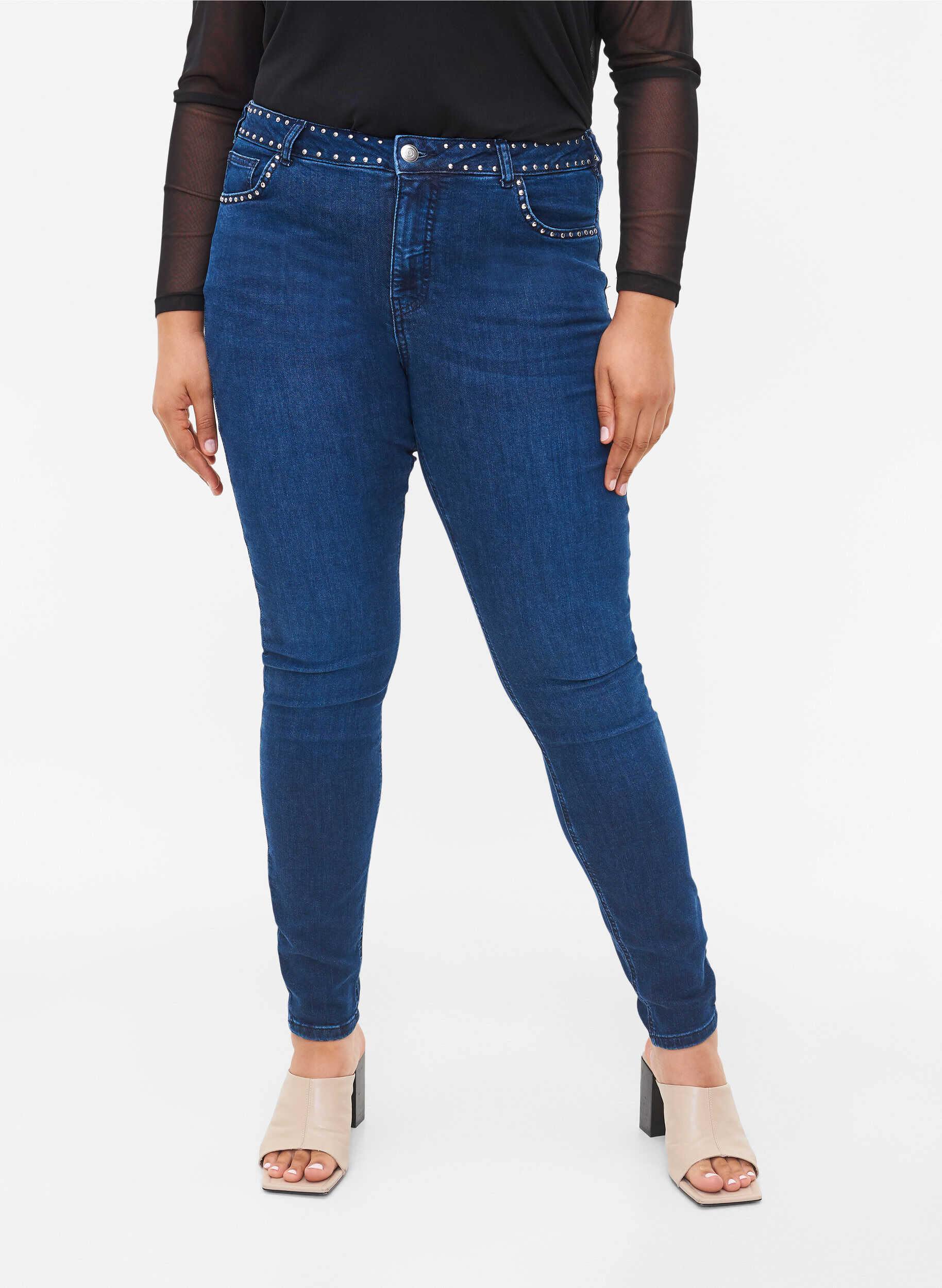 Zizzi Super slim Amy jeans med nitar, Dark blue, Model image number 3