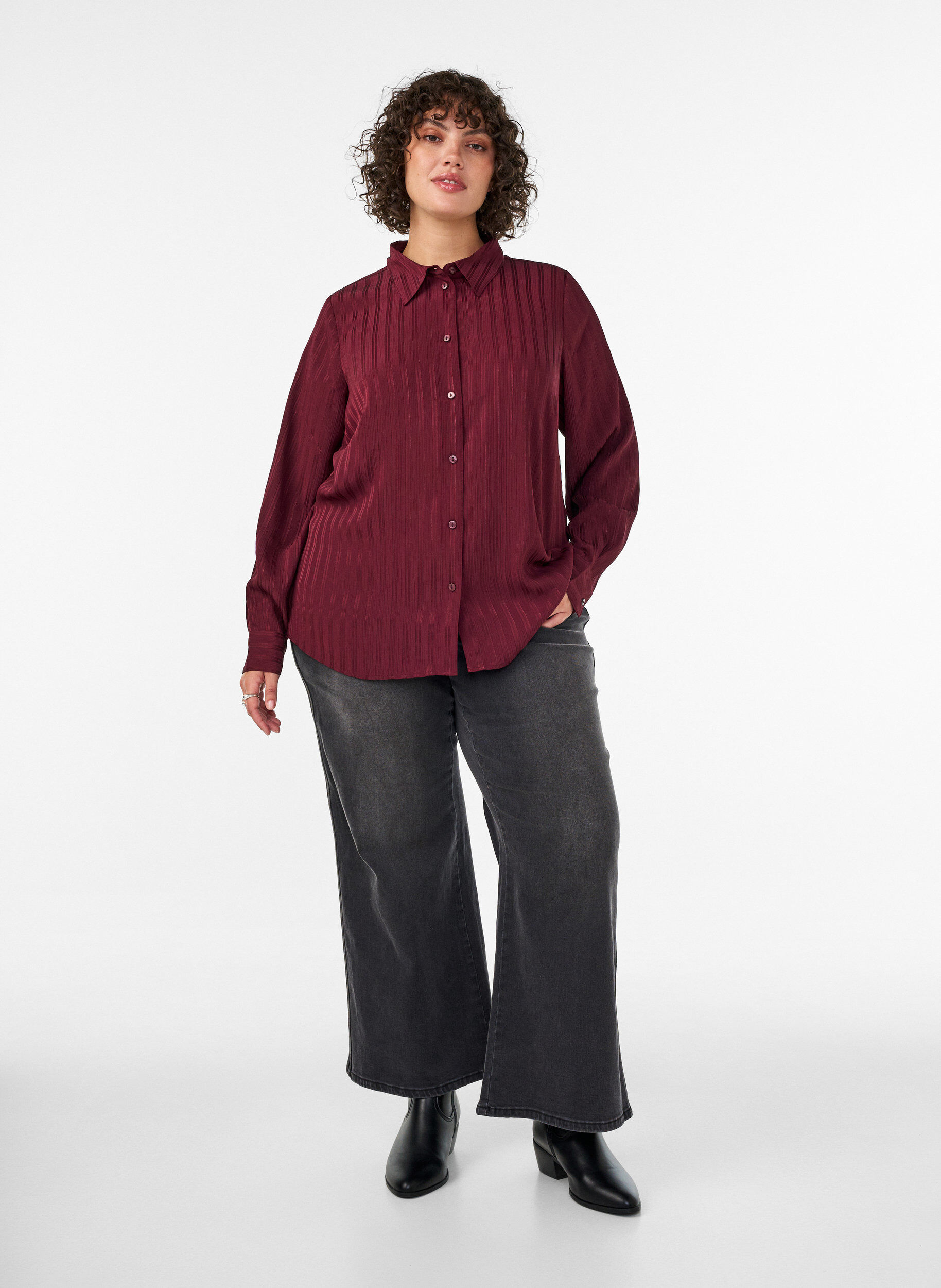 ZizziSkjorta med texturerade r&auml;nder och glittertr&aring;dar, R&ouml;d, Model image number 1