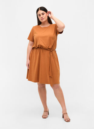 Kortärmad klänning med midjeband, Pecan Brown, Model image number 2