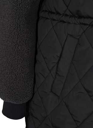 Quiltad jacka med teddy och justerbar midja, Black Comb, Packshot image number 3