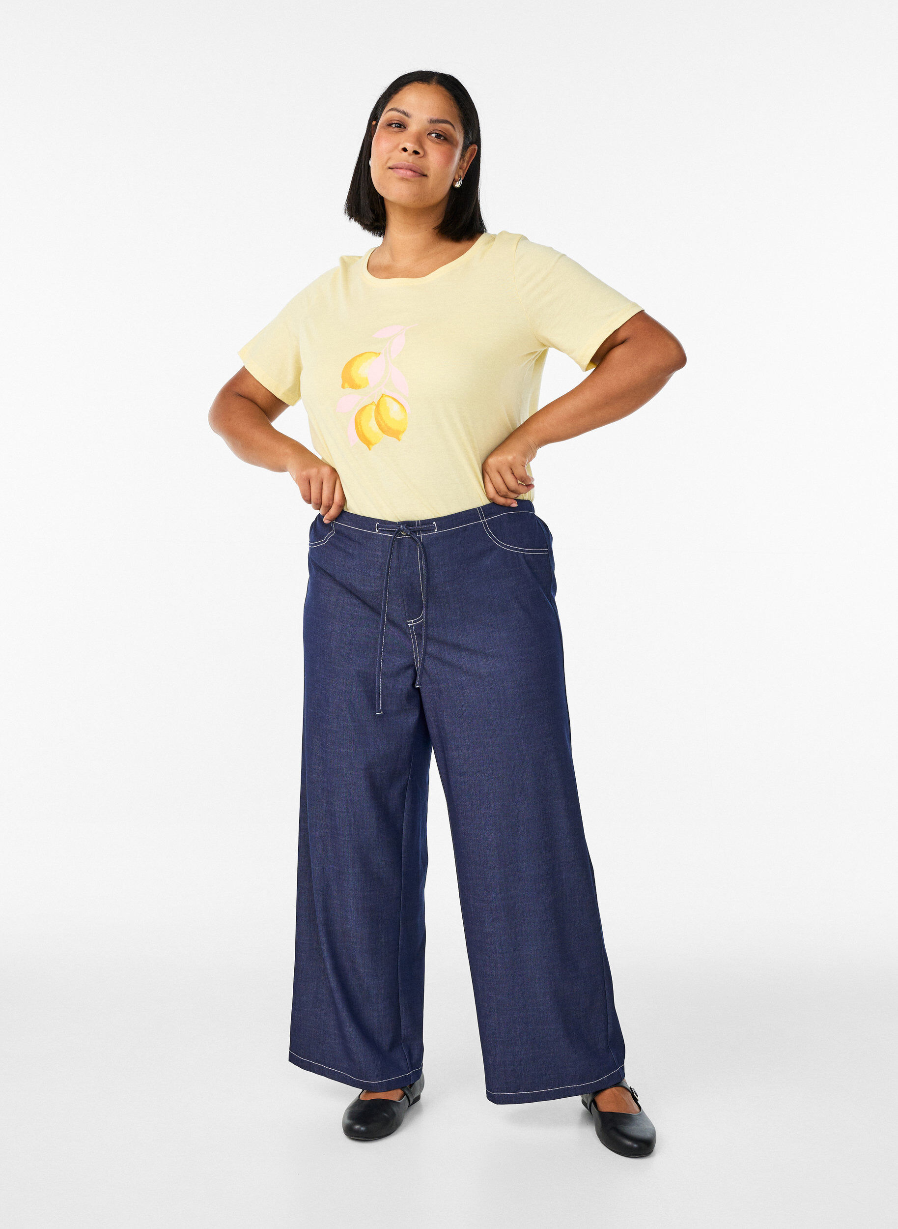 Zizzi T-shirt med tryck, Gul, Model image number 1