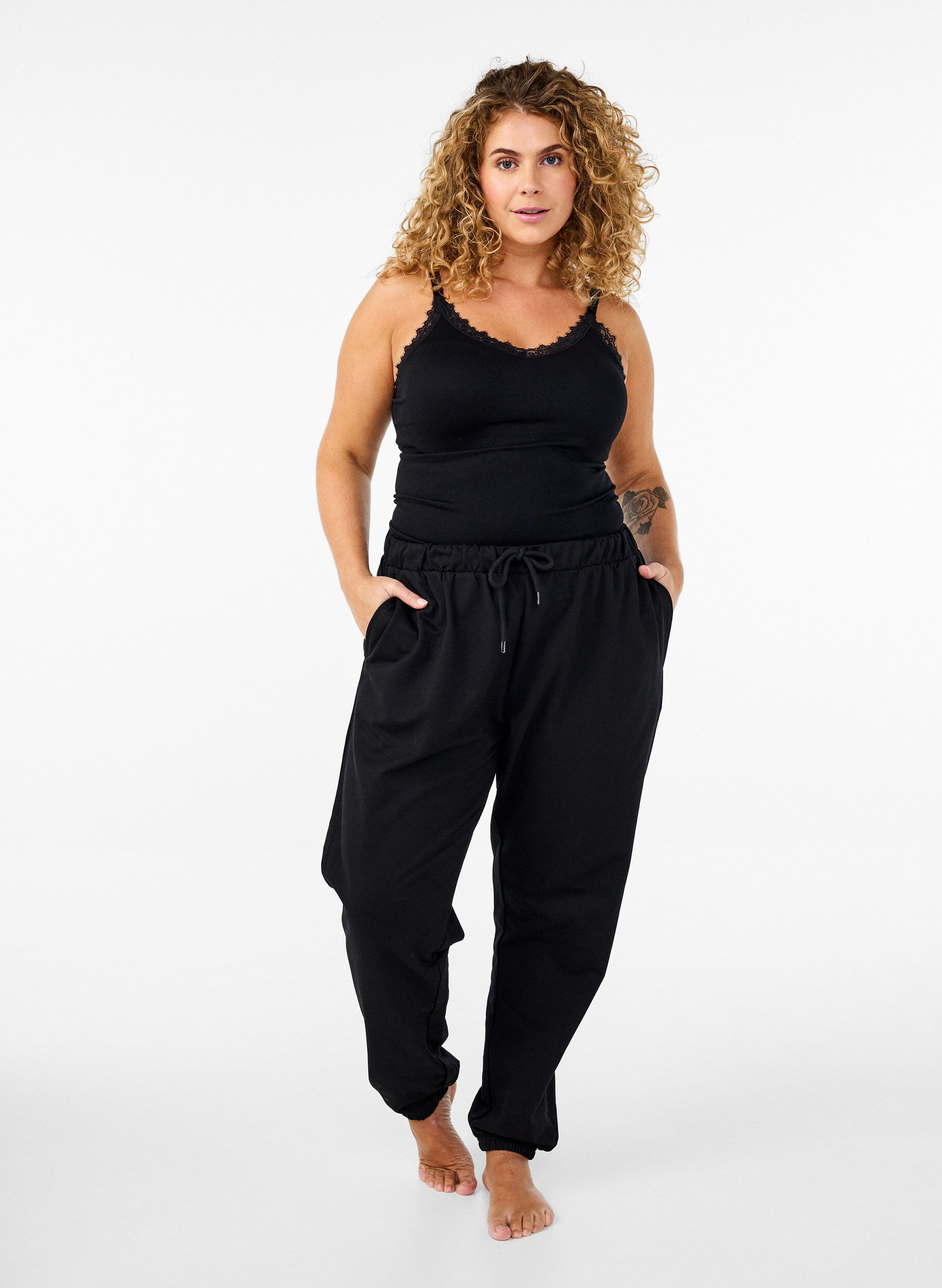 Zizzi Topp i s&ouml;ml&ouml;s modell med spetskant, Black, Model image number 2