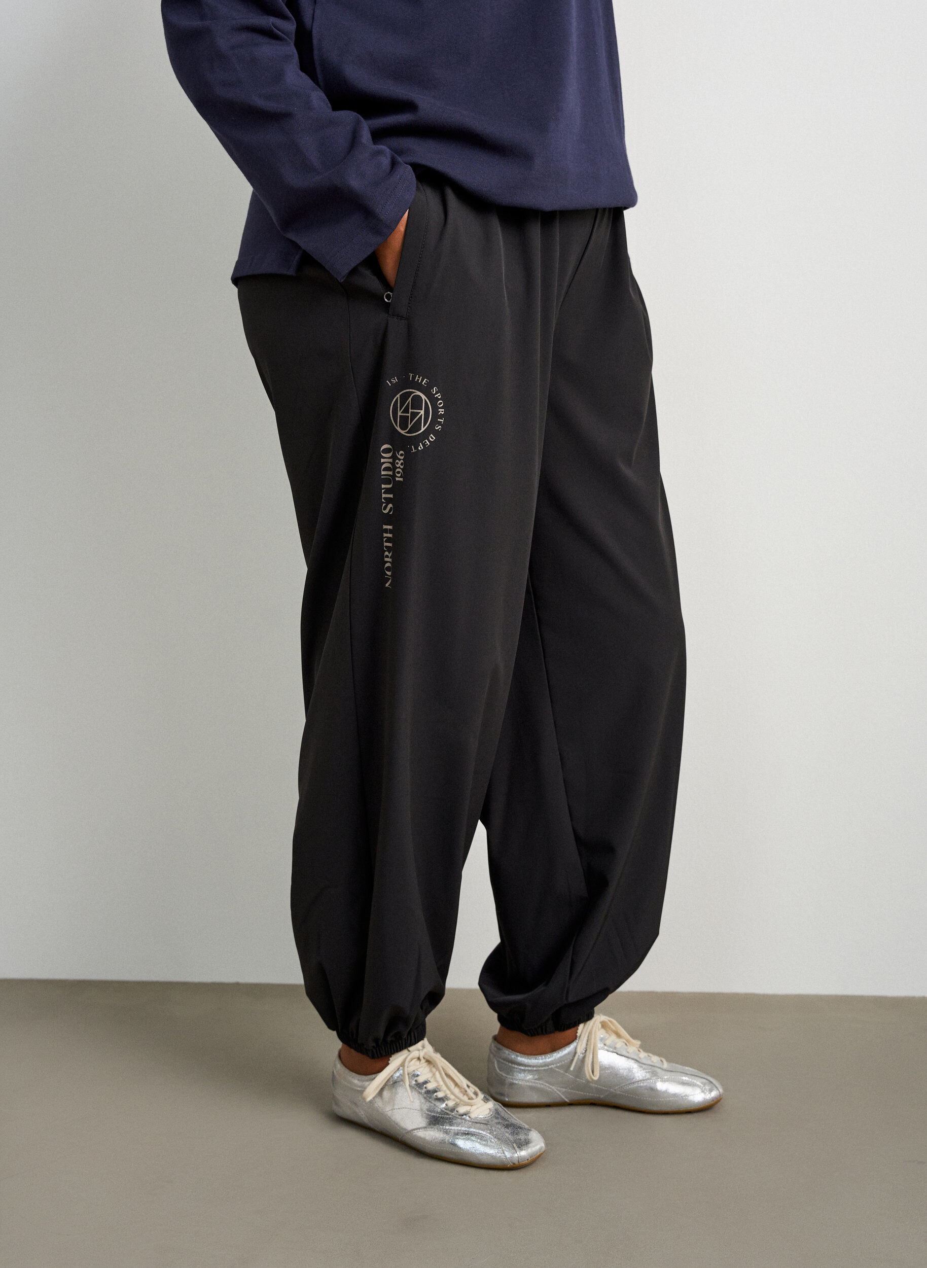 ZizziTr&auml;ningsbyxor med ballongben, Svart, Model image number 2
