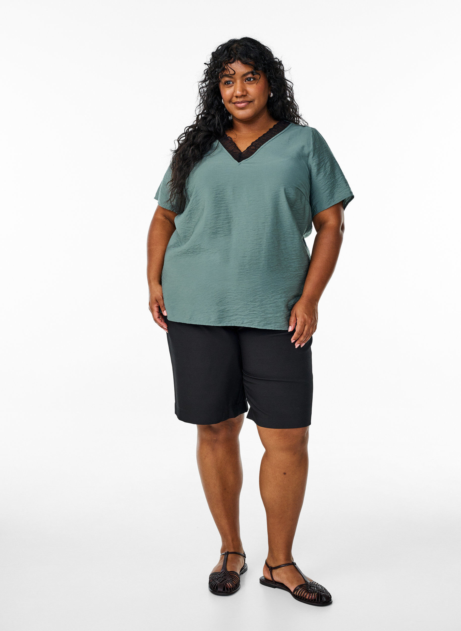 Zizzi Kort&auml;rmad viskosblus med spetskant, Gr&ouml;n, Model image number 1