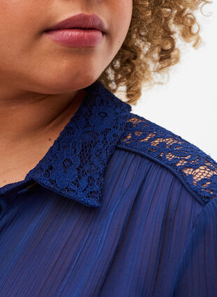 Lång skjorta med spetsdetaljer, Evening Blue, Model image number 2