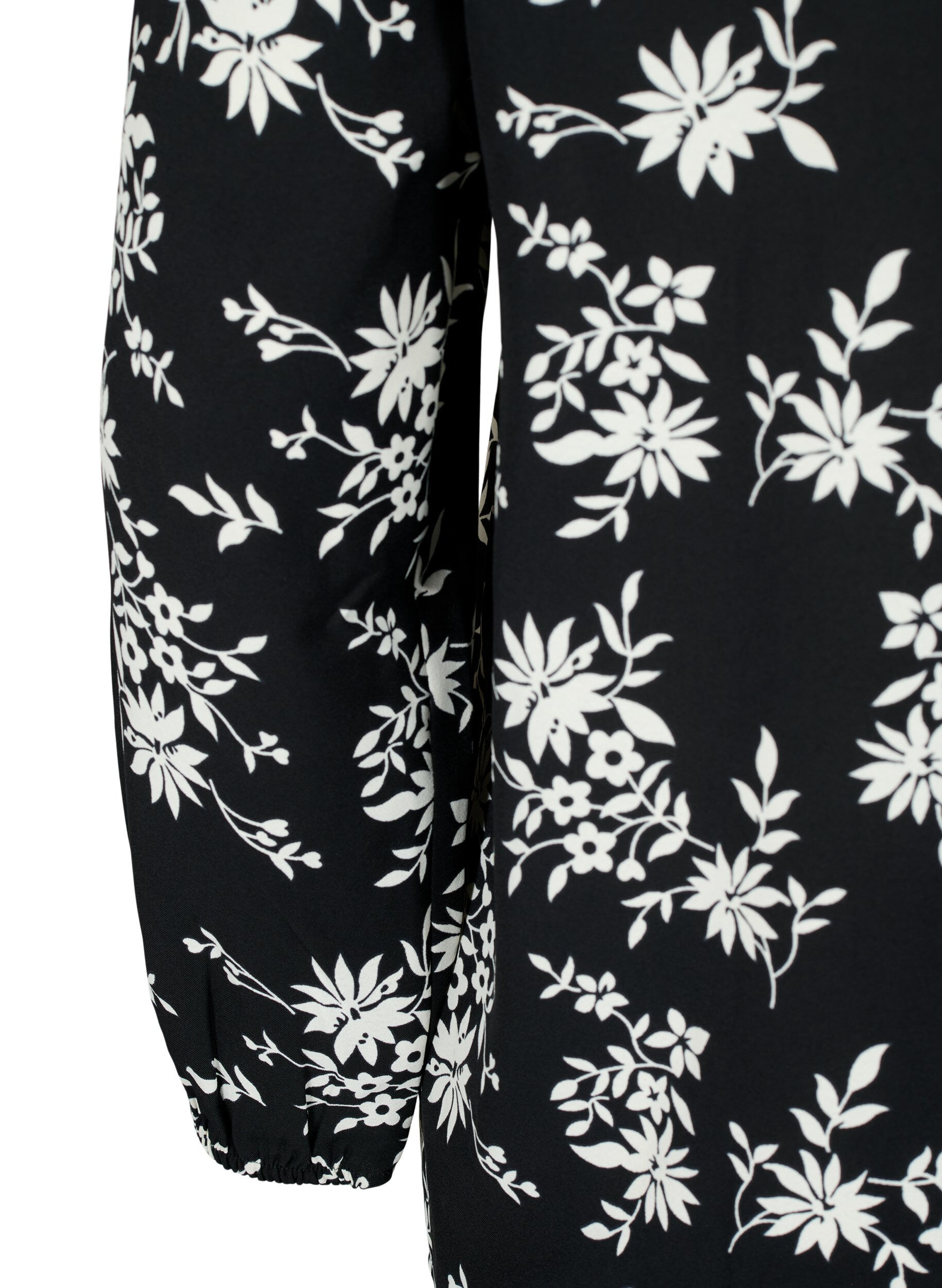 Zizzi Blus med puff&auml;rm, Black Flower AOP, Packshot image number 3