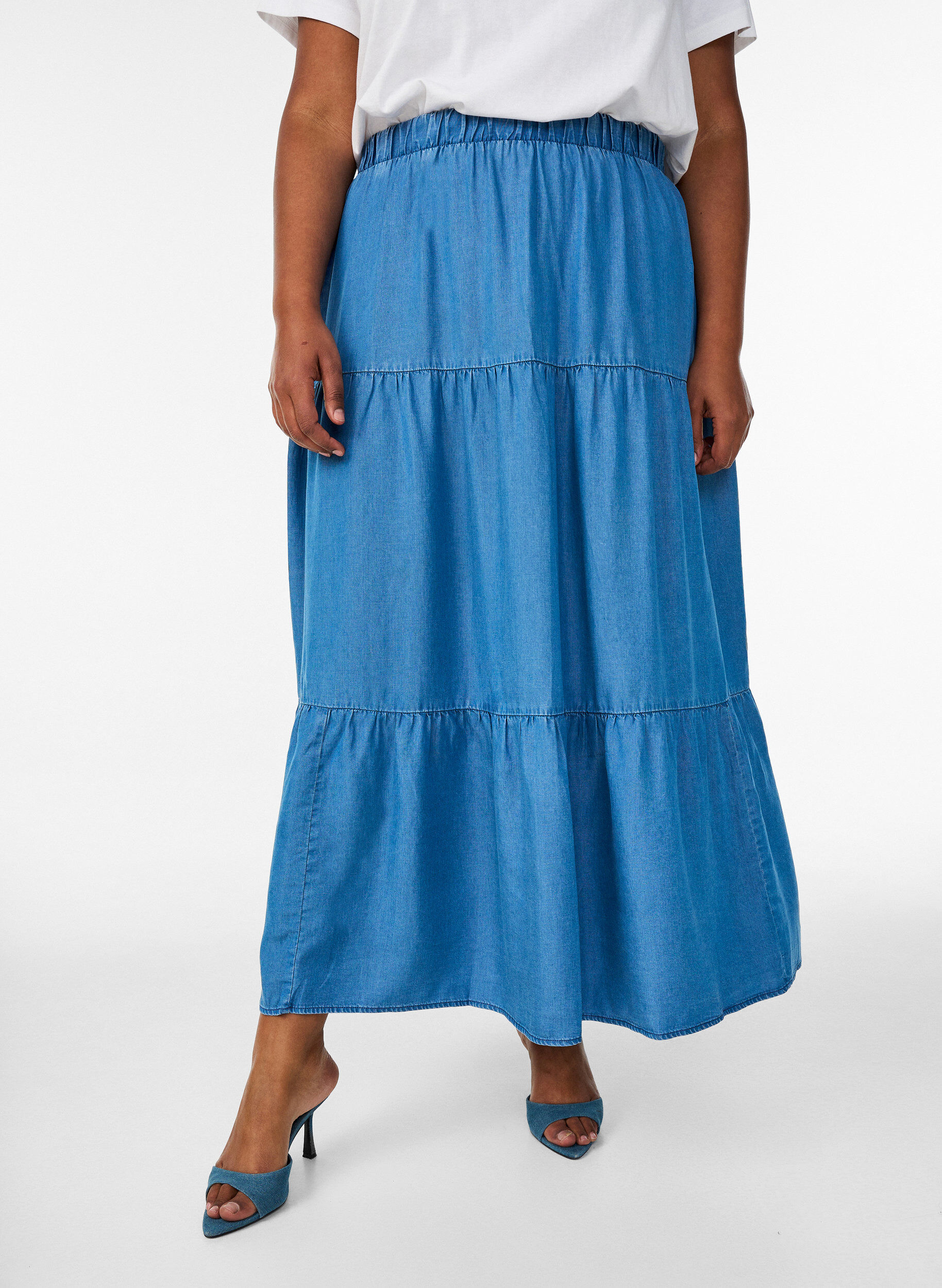 ZizziMaxijeanskjol med volanger, Bl&aring;, Model image number 2
