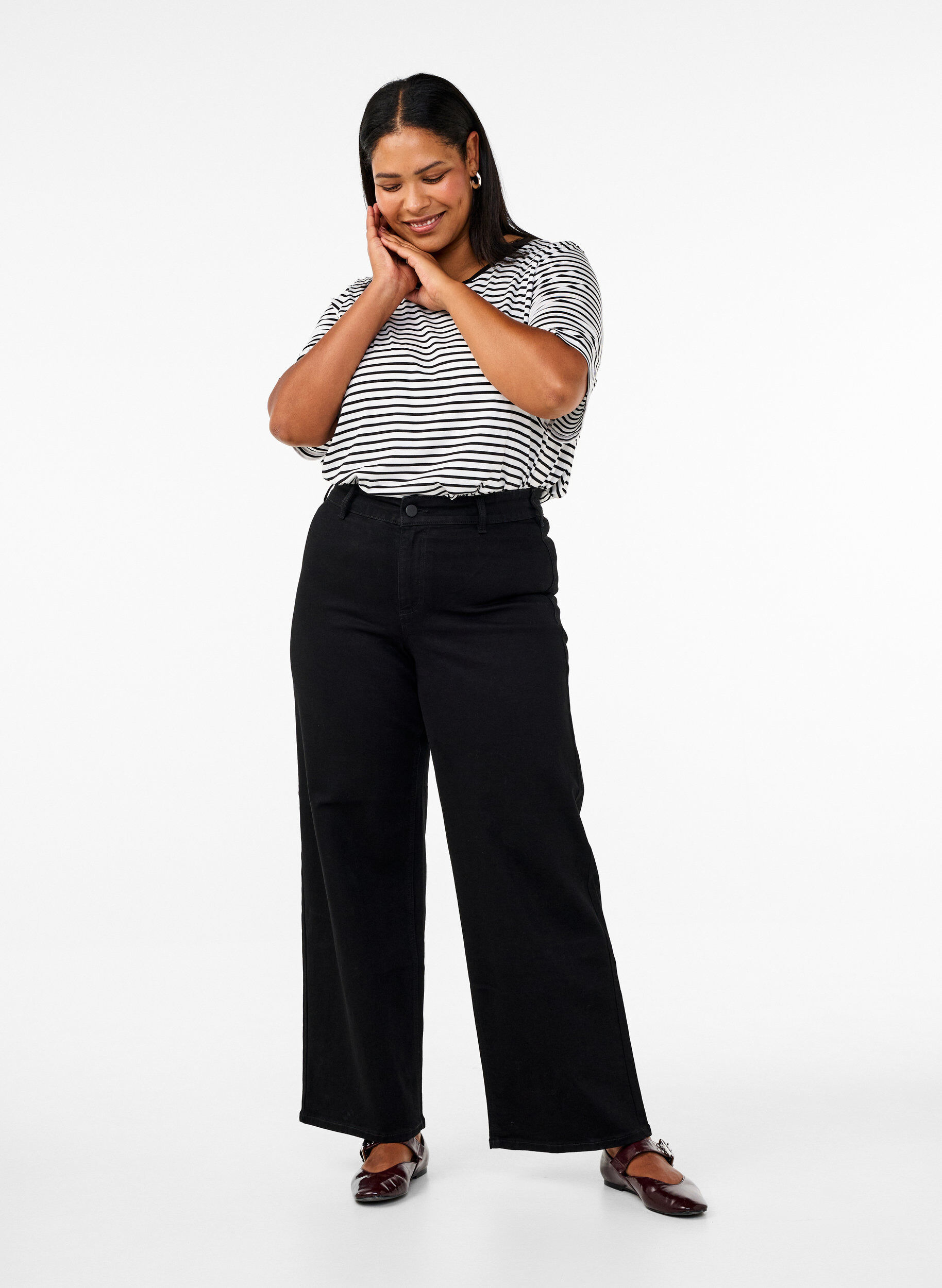 Zizzi Jeans med h&ouml;g midja och vida ben, Svart, Model image number 0