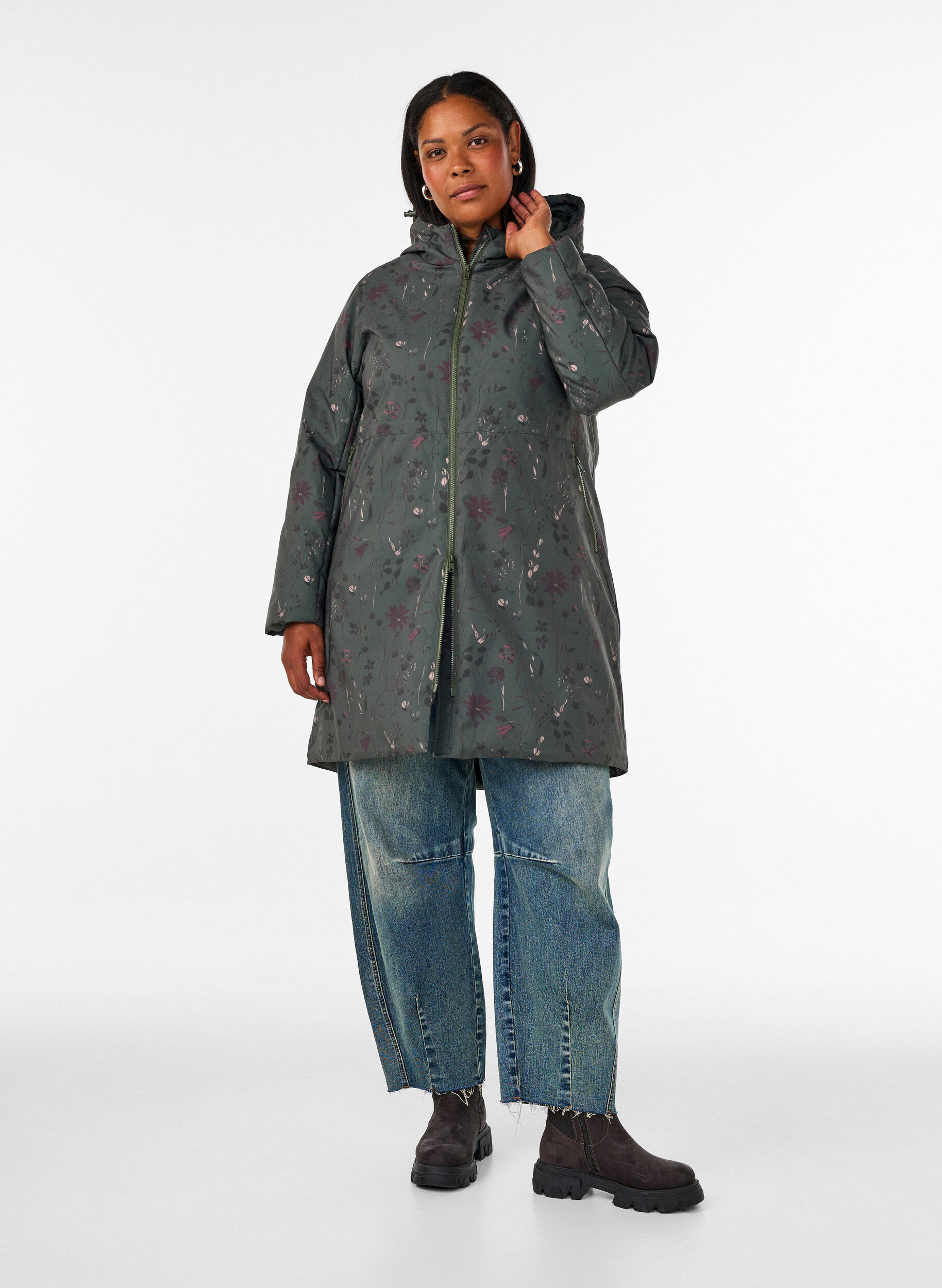 ZizziVadderad vinterjacka med blommigt m&ouml;nster, Gr&ouml;n, Model image number 1