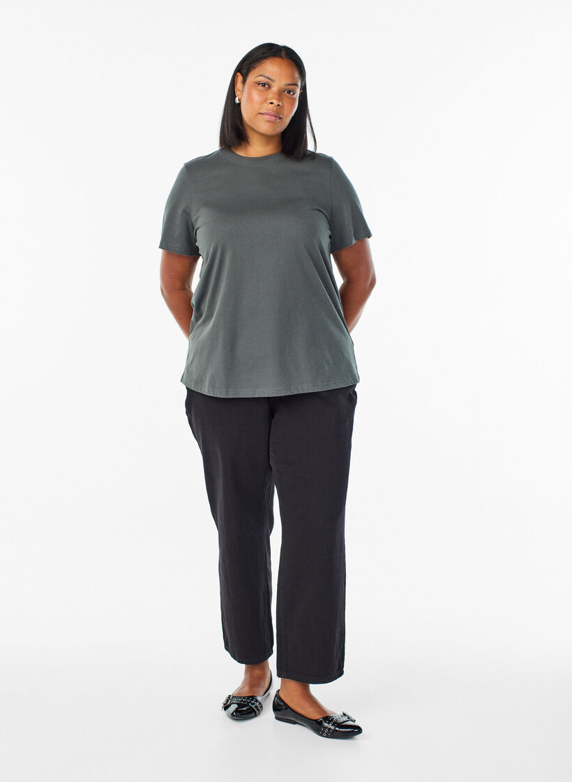 Enkel t-shirt i bomull med rund halsringning, Gr&ouml;n, Model image number 1