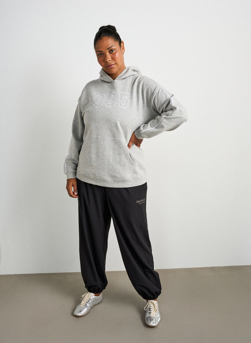 Huvtr&ouml;ja med broderat motiv, Gr&aring;, Model image number 1