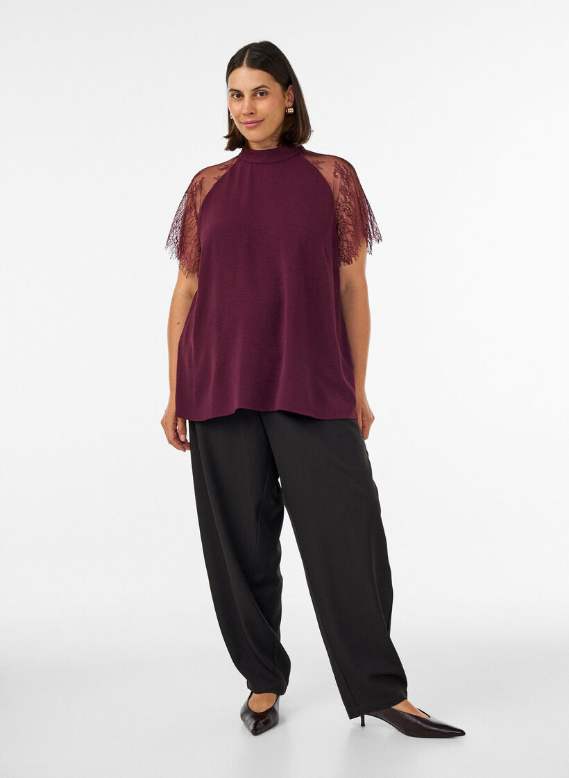 Blus med korta &auml;rmar i spets och h&ouml;g krage, R&ouml;d, Model image number 1